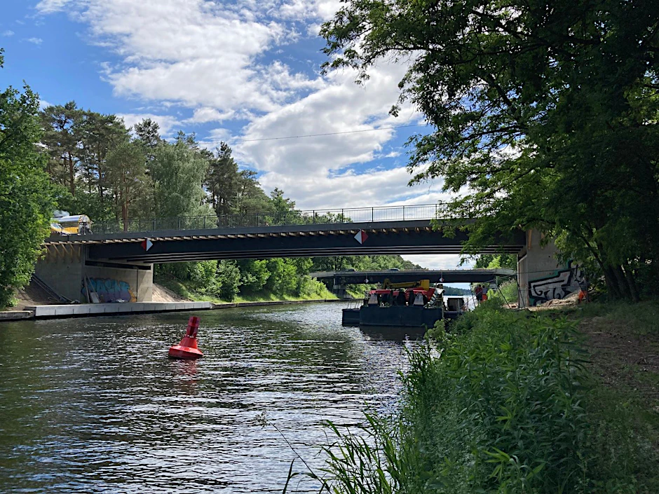 Ansicht der Neuen Fahlenbergbrücke zwischen dem Köpenicker Ortsgteil Müggelheim und Gosen-Neu Zittau in Brandenburg.