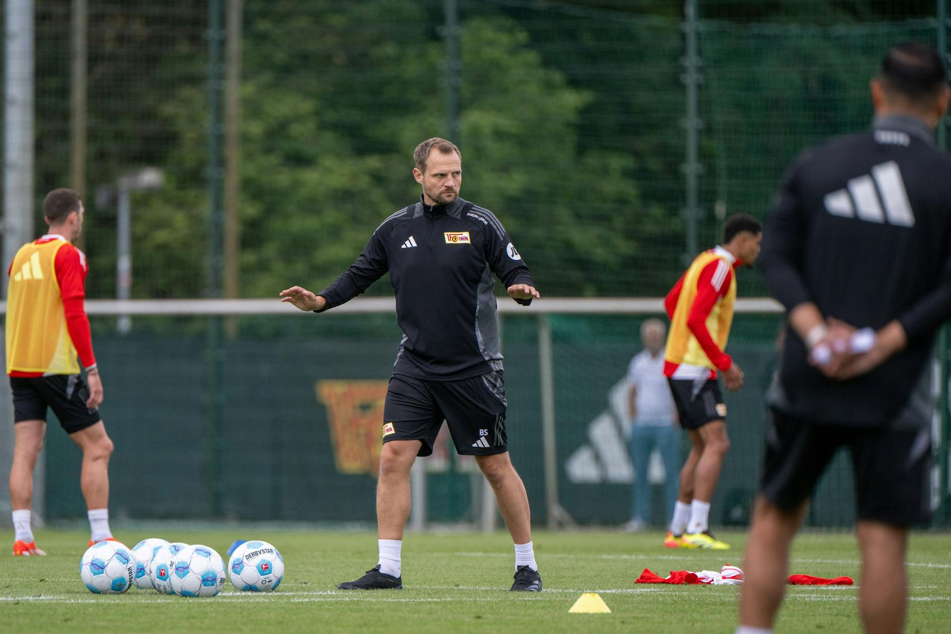 Ruhig bleiben: Für Bo Svensson (44), Cheftrainer des 1. FC Union, kommt es direkt am ersten Spieltag der neuen Saison zum Wiedersehen mit Ex-Klub Mainz. 