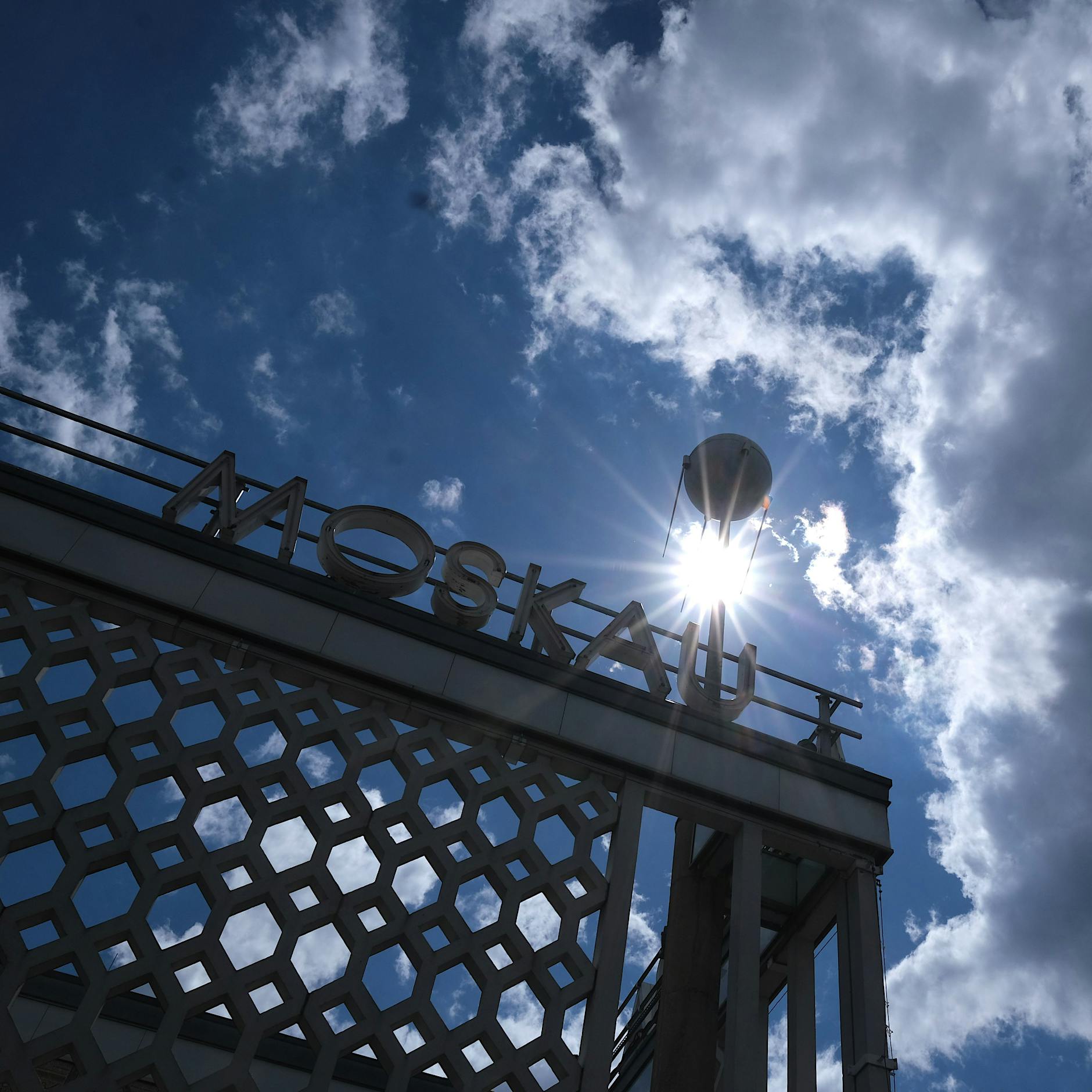 Ukrainekrieg: Wird aus dem Berliner Café Moskau ein Café Kyiv?