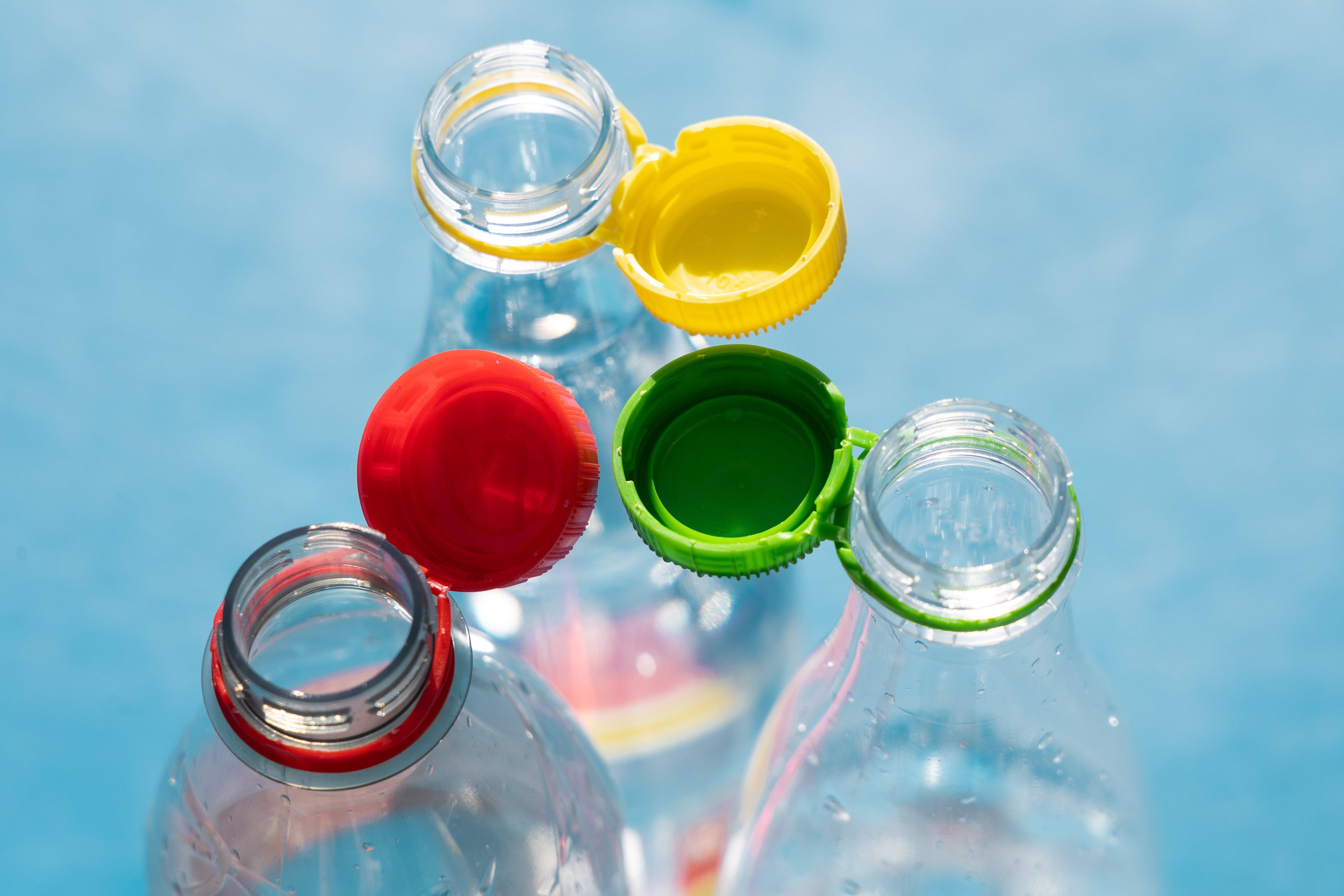 Wut auf Flaschen-Deckel: DAS sagen die KURIER-Leser zu Tethered Caps!