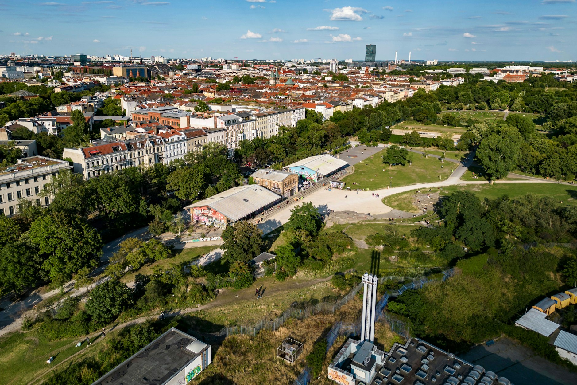 Das Drogenkonsummobil steht hinter Haus 2, dem ehemaligen Café Edelweiß.&nbsp;
