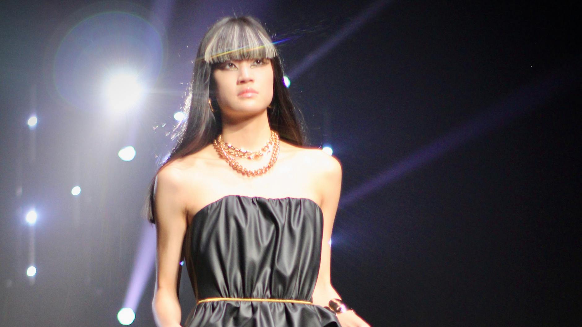 35 Shows und zahlreiche Begleitveranstaltungen haben gezeigt, wofür die Berlin Fashion Week steht: Talent, Freiheit, Vielfalt und Nachhaltigkei mit ikonischen Modedesigns. Hier am 3. Juli in der Uber Eats Music Hall!