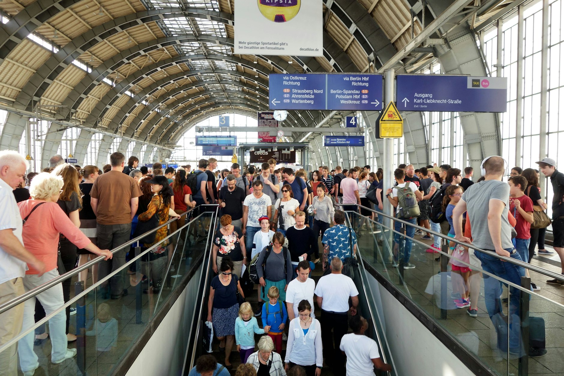 In Berlin ist es zwar immer voll, doch ganz so viele Menschen wie gedacht leben nicht in der Hauptstadt.