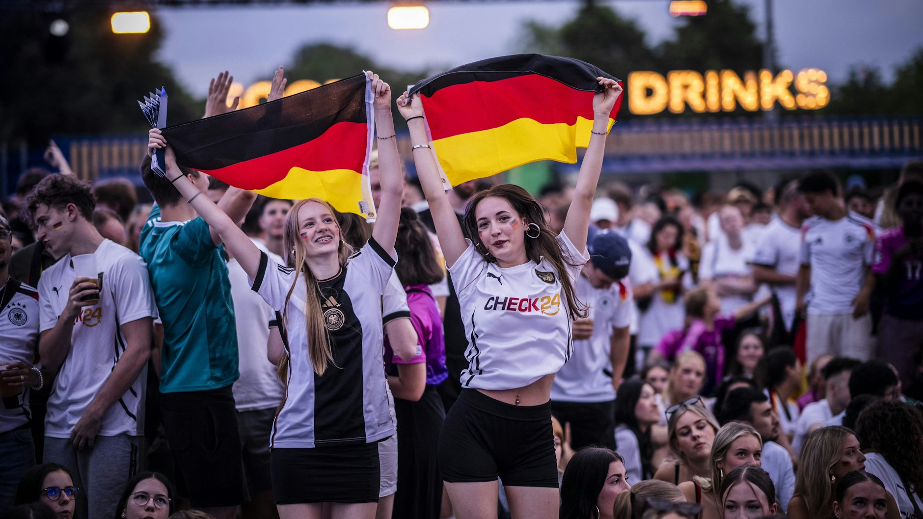 Ausgelassen in der EM-Fanzone feiern. Wer so auftritt, hat nichts zu befürchten.