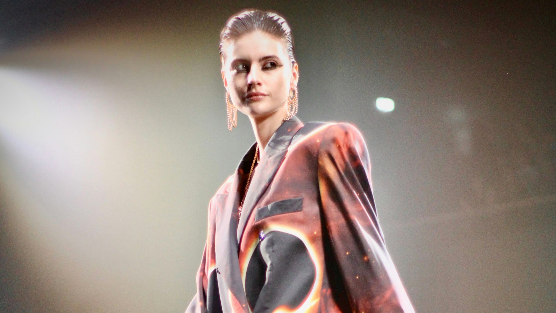 35 Shows und zahlreiche Begleitveranstaltungen haben gezeigt, wofür die Berlin Fashion Week steht:  Talent, Freiheit, Vielfalt und Nachhaltigkeit mit ikonischen Modedesigns. Hier am 3. Juli in der Uber Eats Music Hall!
