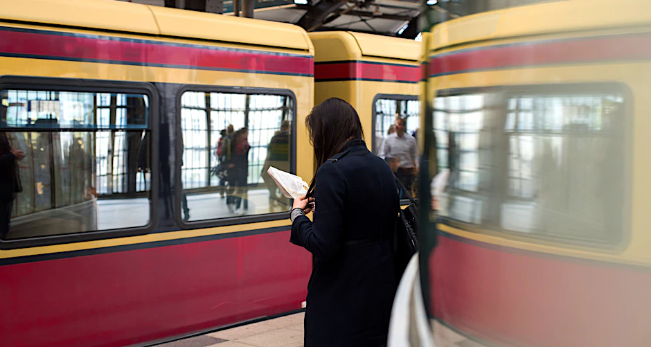 Bei der Berliner S-Bahn kommt es am Freitag zu Verspätungen und Ausfällen.