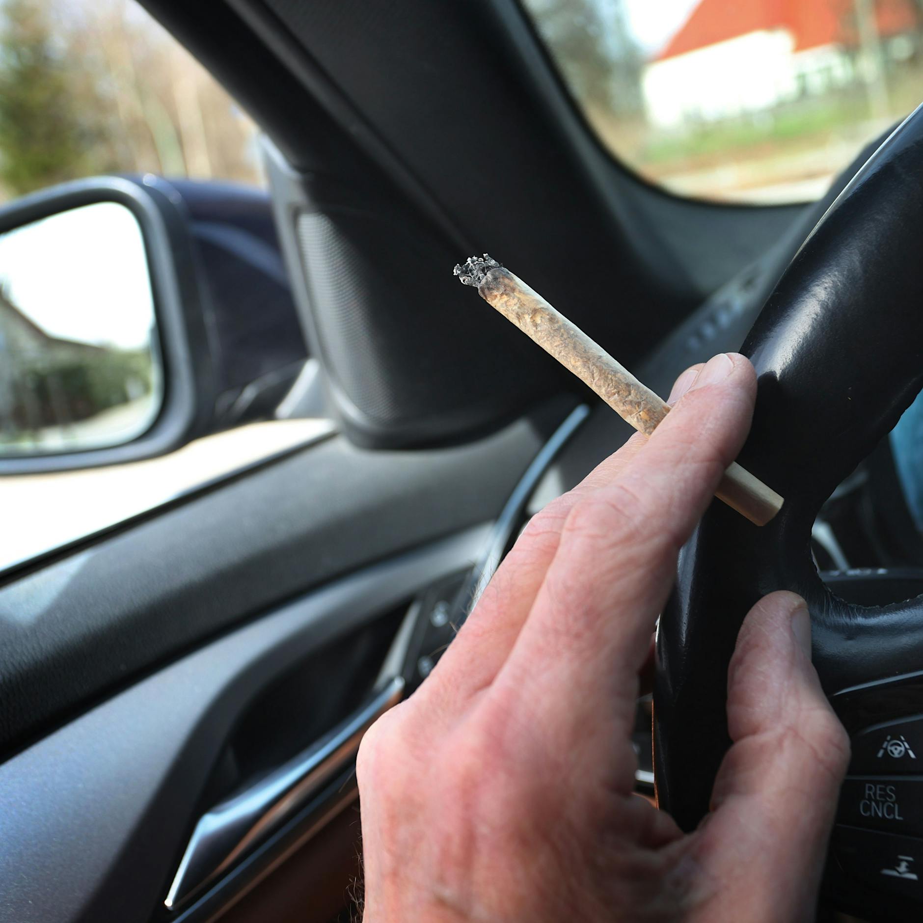 „Schwerer Fehler“: Innenminister kritisiert neue Cannabis-Grenzwerte