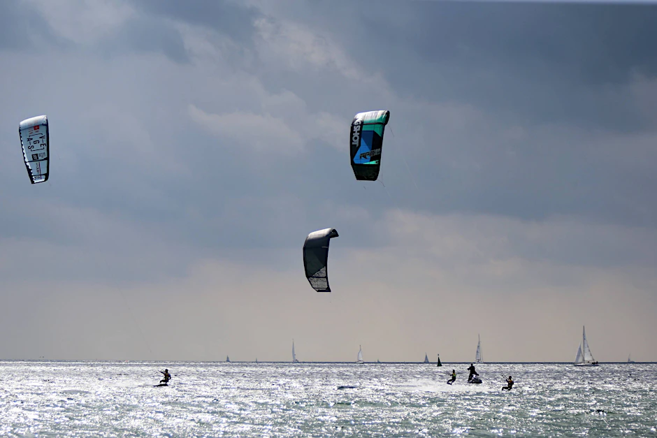Ein Brandenburger Kitesurfer ist vor Zingst gestorben.