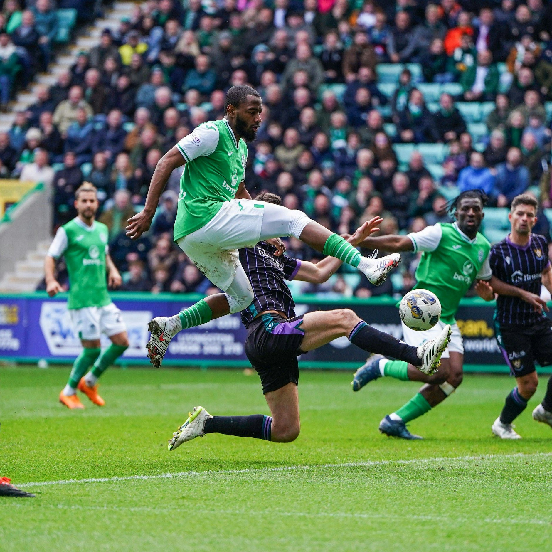 Myziane Maolida trumpfte in Schottland bei Hibernian FC auf.