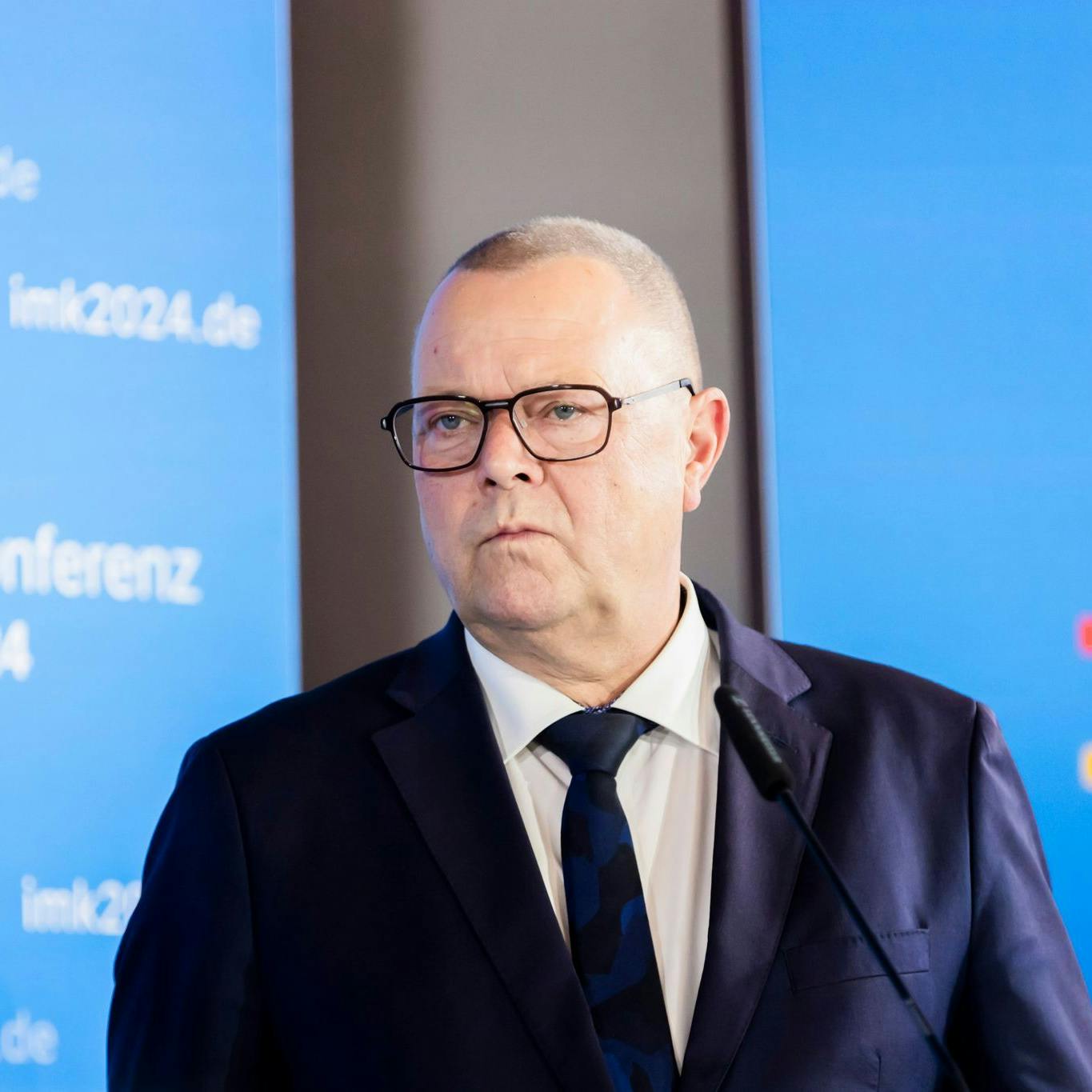 Der brandenburgische Innenminister Michael Stübgen kritisiert die Einführung eines Wirkstoff-Grenzwertes bei Cannabis am Steuer. 