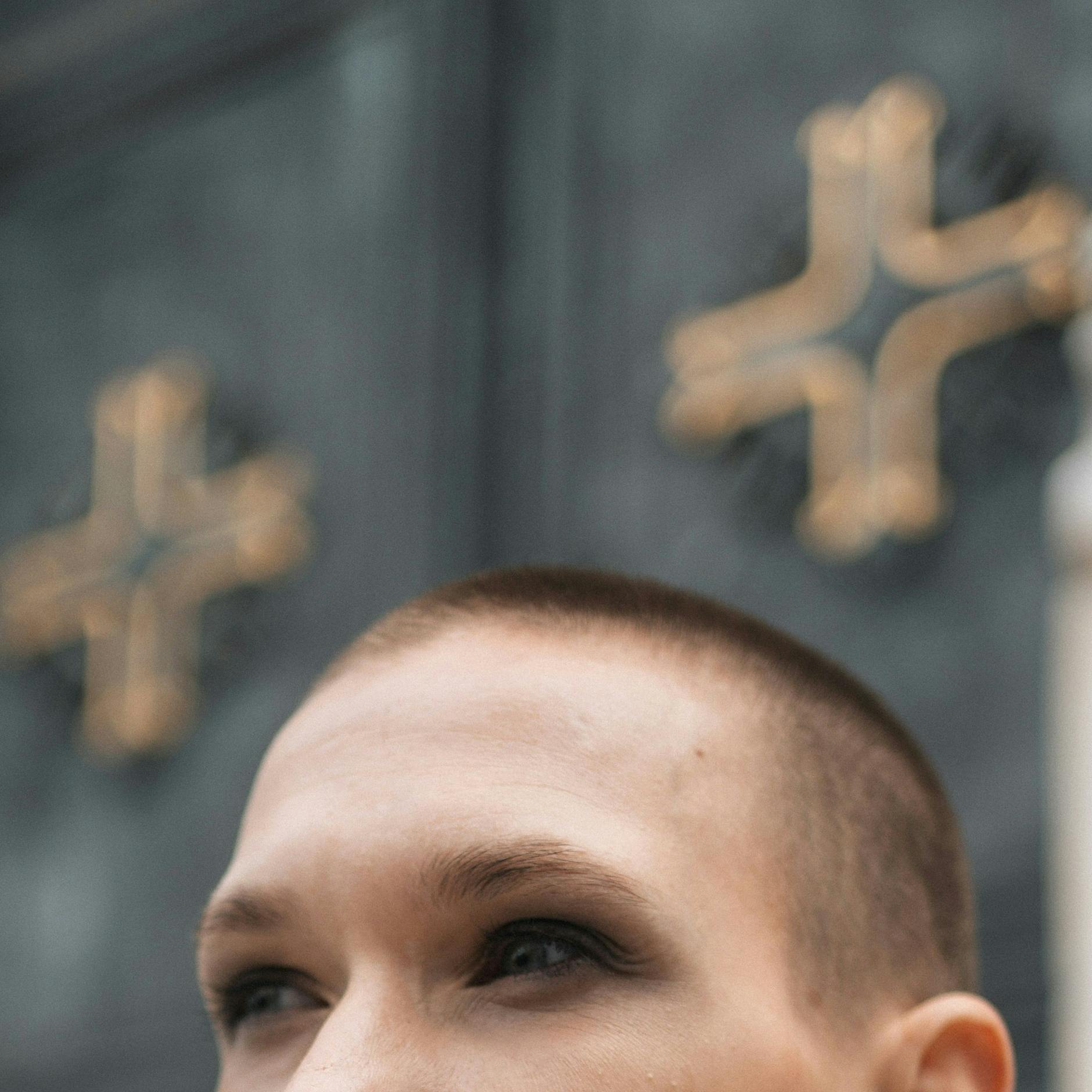 Thilo Mischke: Eine Obdachlose lebt plötzlich in unserem Hausflur in Berlin-Friedrichshain