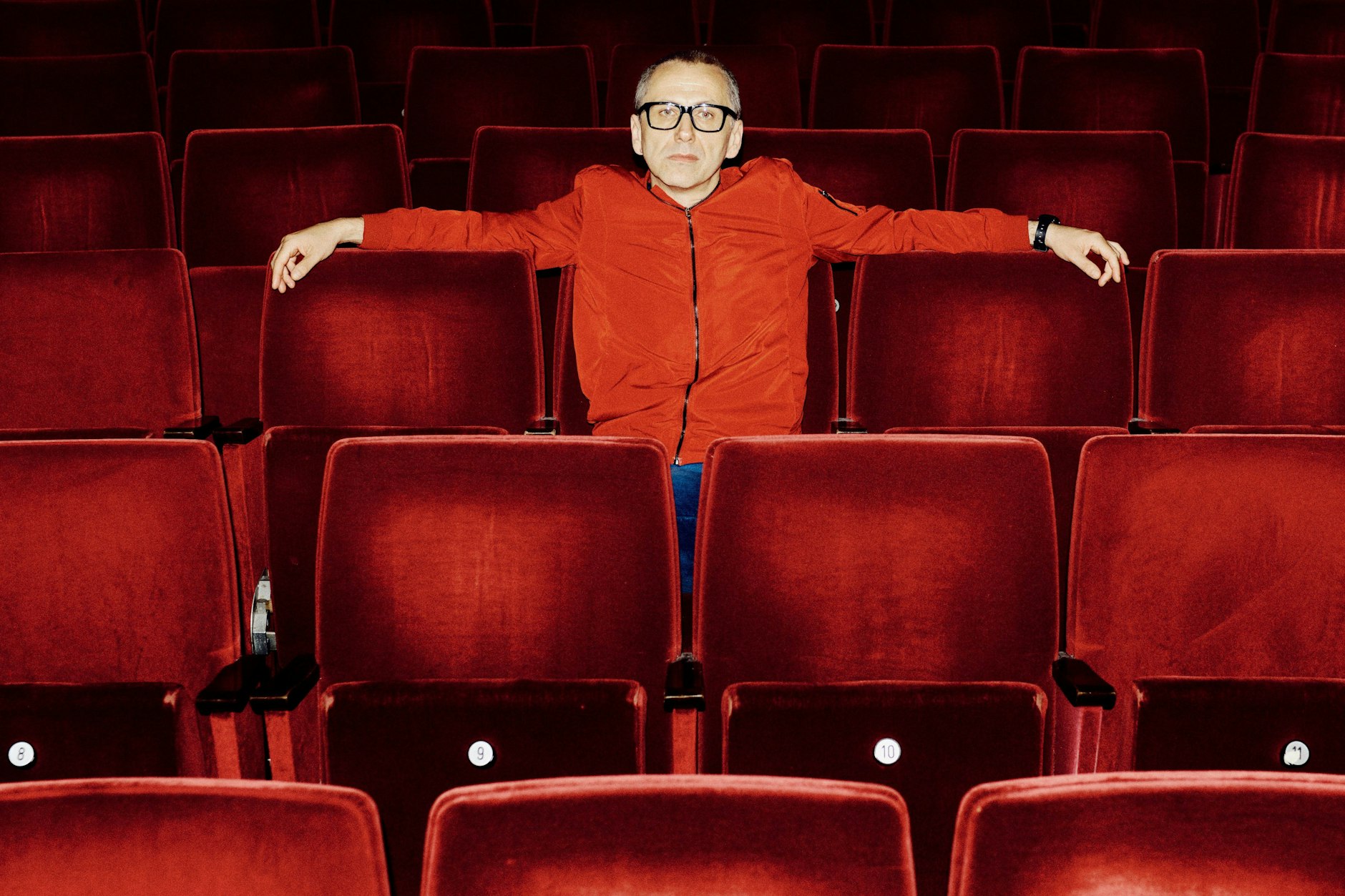 Der kroatische Theaterregisseur, Autor und künstlerische Co-Leiter Oliver Frljić im Maxim-Gorki-Theater in Berlin.