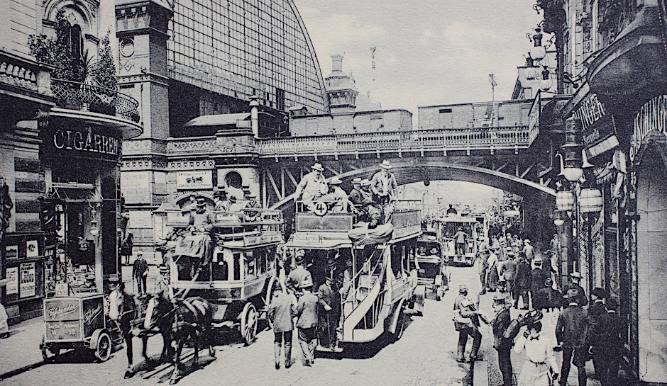 Die Friedrichstraße um 1900. Hier versuchte Rudolf Hennig das Sparkassenbuch seines Opfers zu verpfänden.
