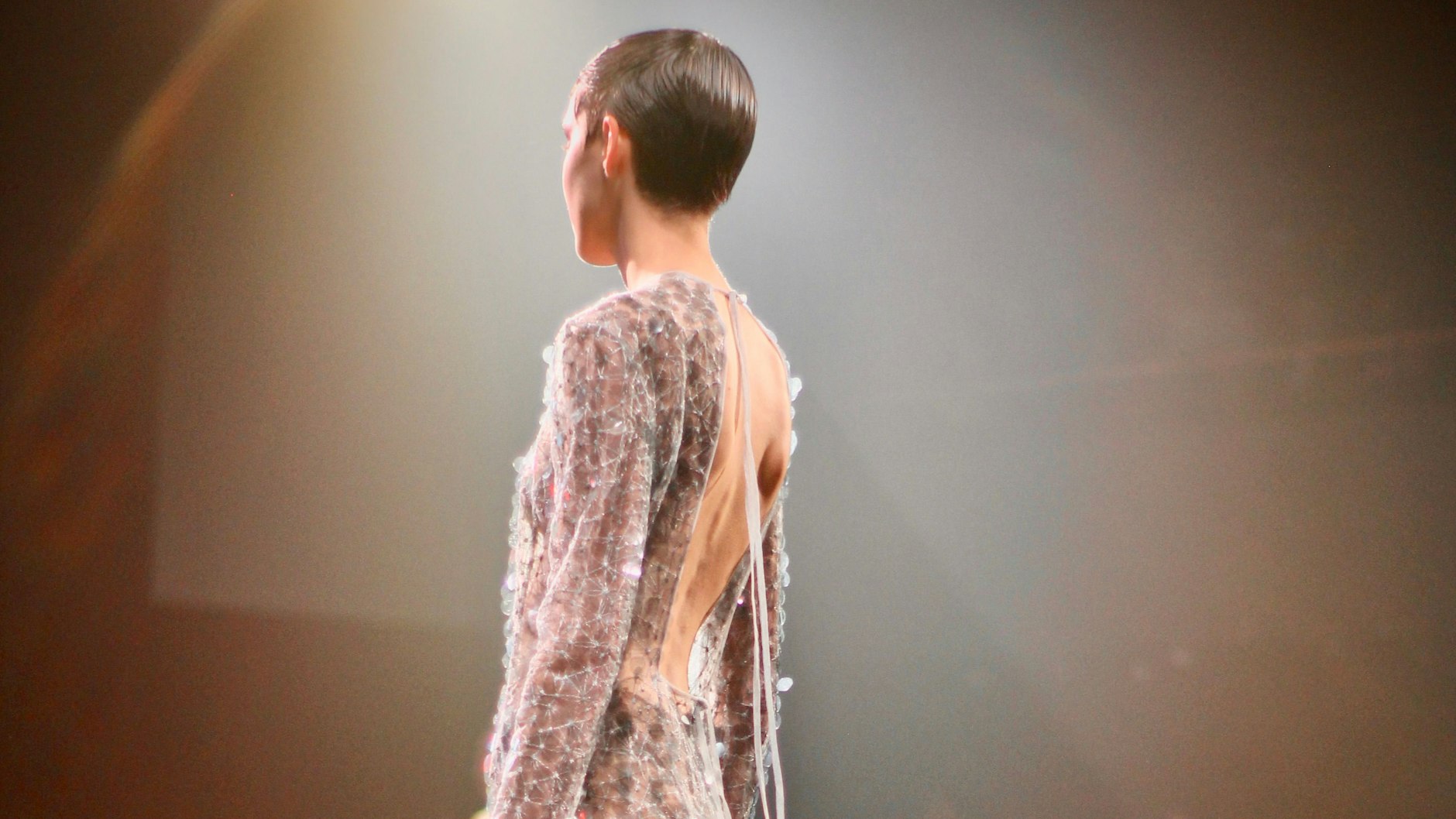 Highlights des Show-Programms waren Brands wie Marc Cain im Neuen Palais in  Potsdam und die Collective Four-Designer:innen Kilian Kerner, Marcel Ostertag, Danny Reinke und Rebekka Ruétz, die rund um die Uber Eats Music Hall für mediale Aufmerksamkeit und ein enthusiastisches Publikum sorgten.