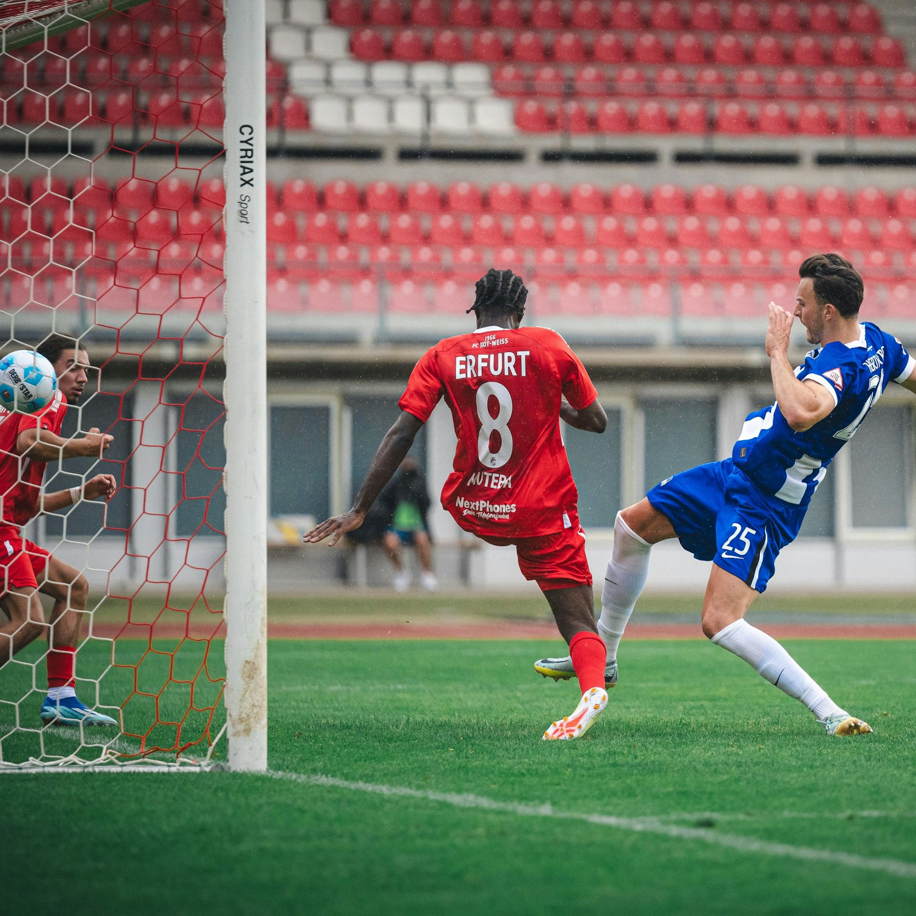 Herthas Torjäger Haris Tabakovic macht da weiter, wo er vergangene Saison aufgehört. Beim Test in Erfurt traf er zum 3:0.