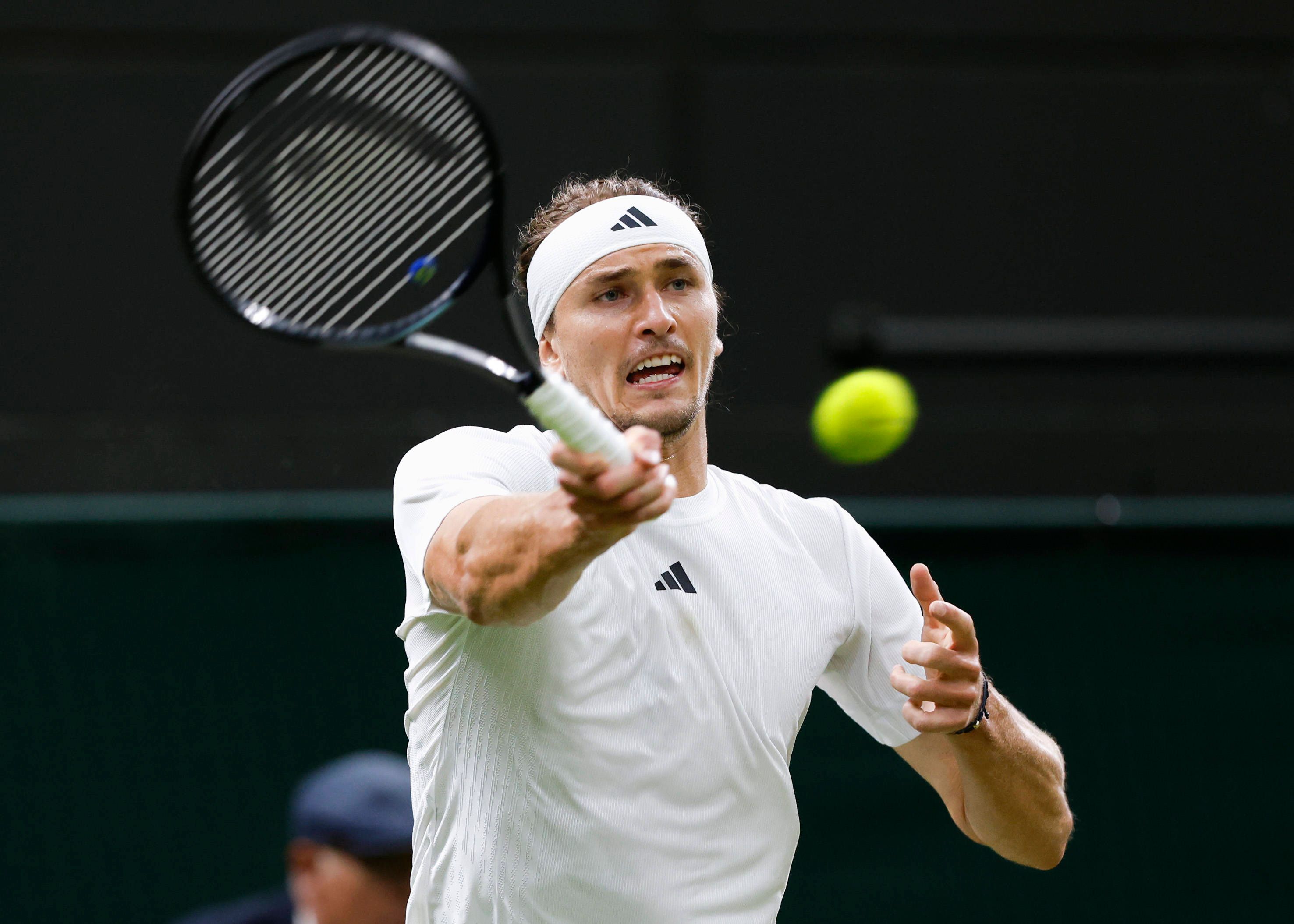 Wimbledon: Alexander Zverev zieht nach Schreckmoment ins Achtelfinale ein