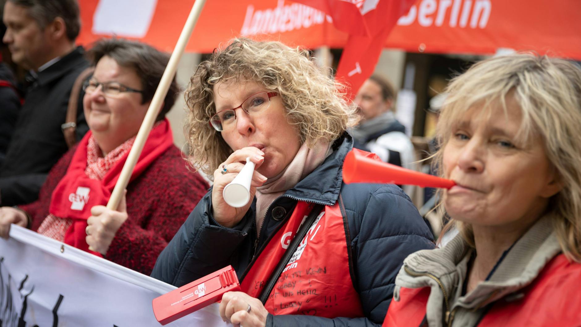Streikende Lehrer in Berlin: Am 15. Mai soll es vor dem S-Bahnhof Friedrichstraße eine Streik-Demo der Pädagogen geben.