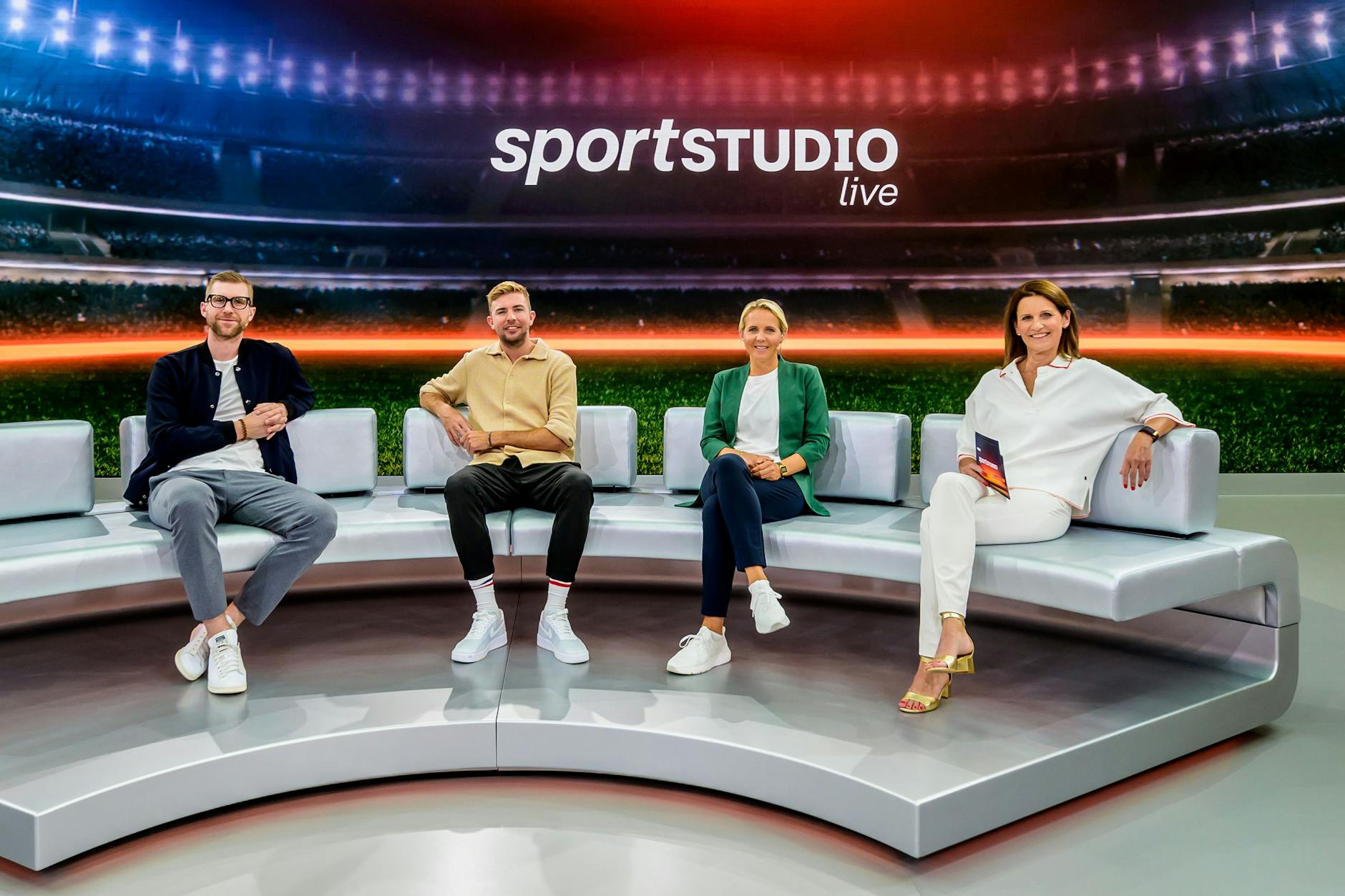 Das EM-Studio des ZDF. Normalerweise meldet sich Moderator Jochen Breyer mit den Experten Fritzy Kromp, Per Mertesacker und Christoph Kramer aus dem EM-Studio in Berlin.