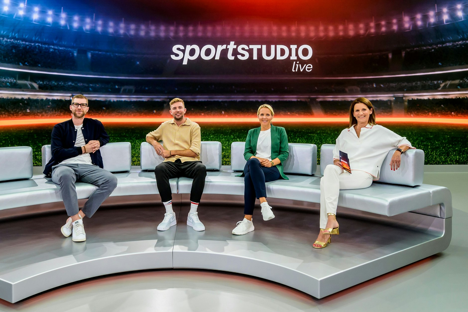 Das EM-Studio des ZDF. Normalerweise meldet sich Moderator Jochen Breyer mit den Experten Fritzy Kromp, Per Mertesacker und Christoph Kramer aus dem EM-Studio in Berlin.