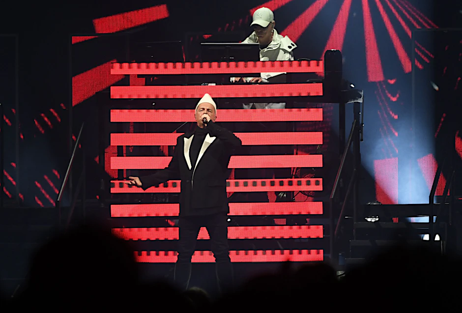 Berliner Uber-Arena: Mit den Pet Shop Boys durchs queere Traumland
