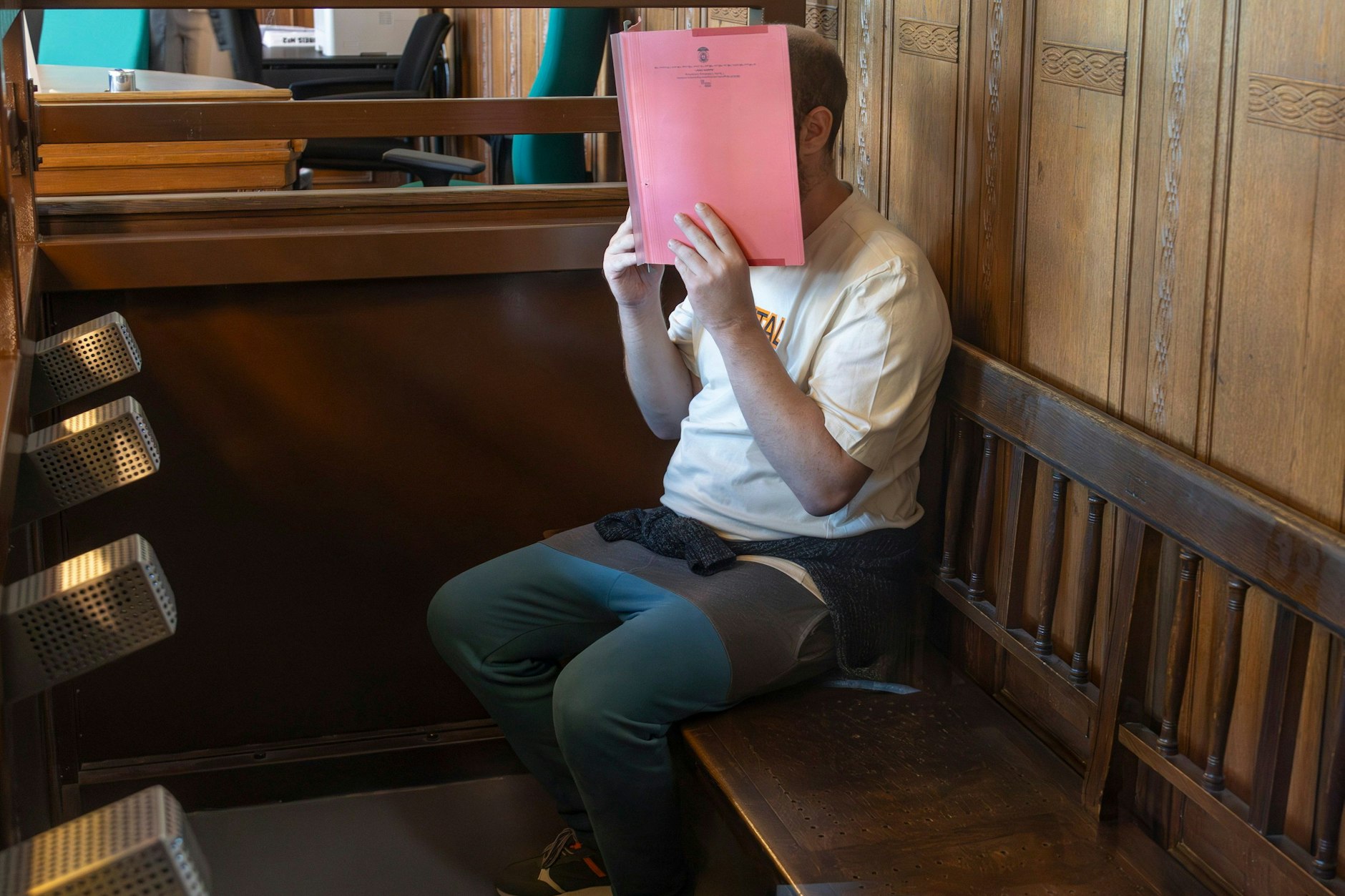 Adel J. (35) auf der Anklagebank im Landgericht Berlin