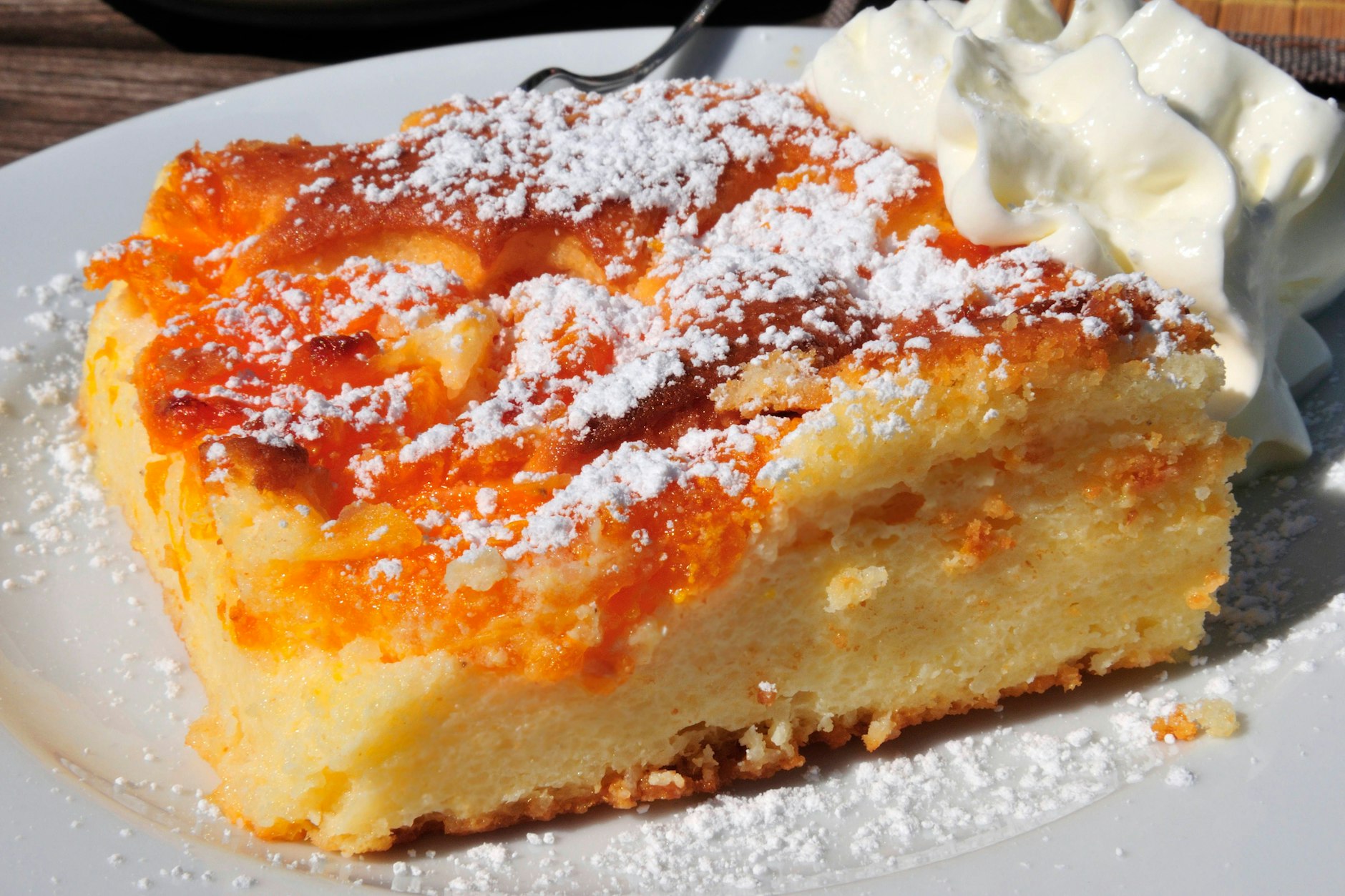 Ob als Blechkuchen oder aus der Springform: Dieses Rezept für Quarkkuchen mit Mandarinen macht einfach glücklich - und ist superschnell gemacht!