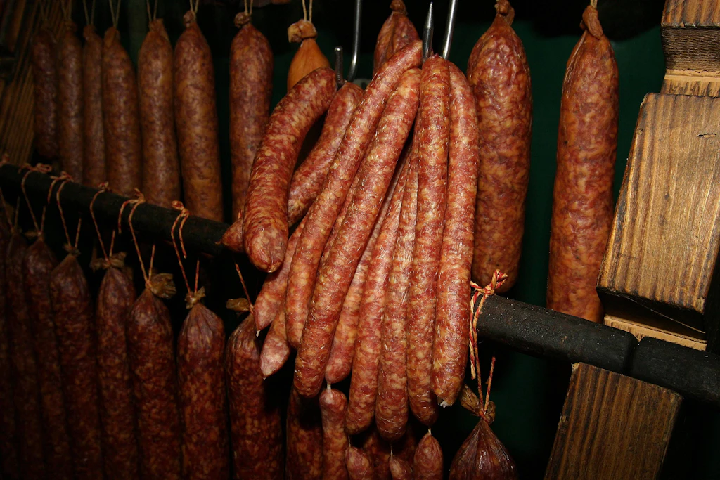 Durchfall und Erbrechen möglich: Wurst wegen Listerien zurückgerufen