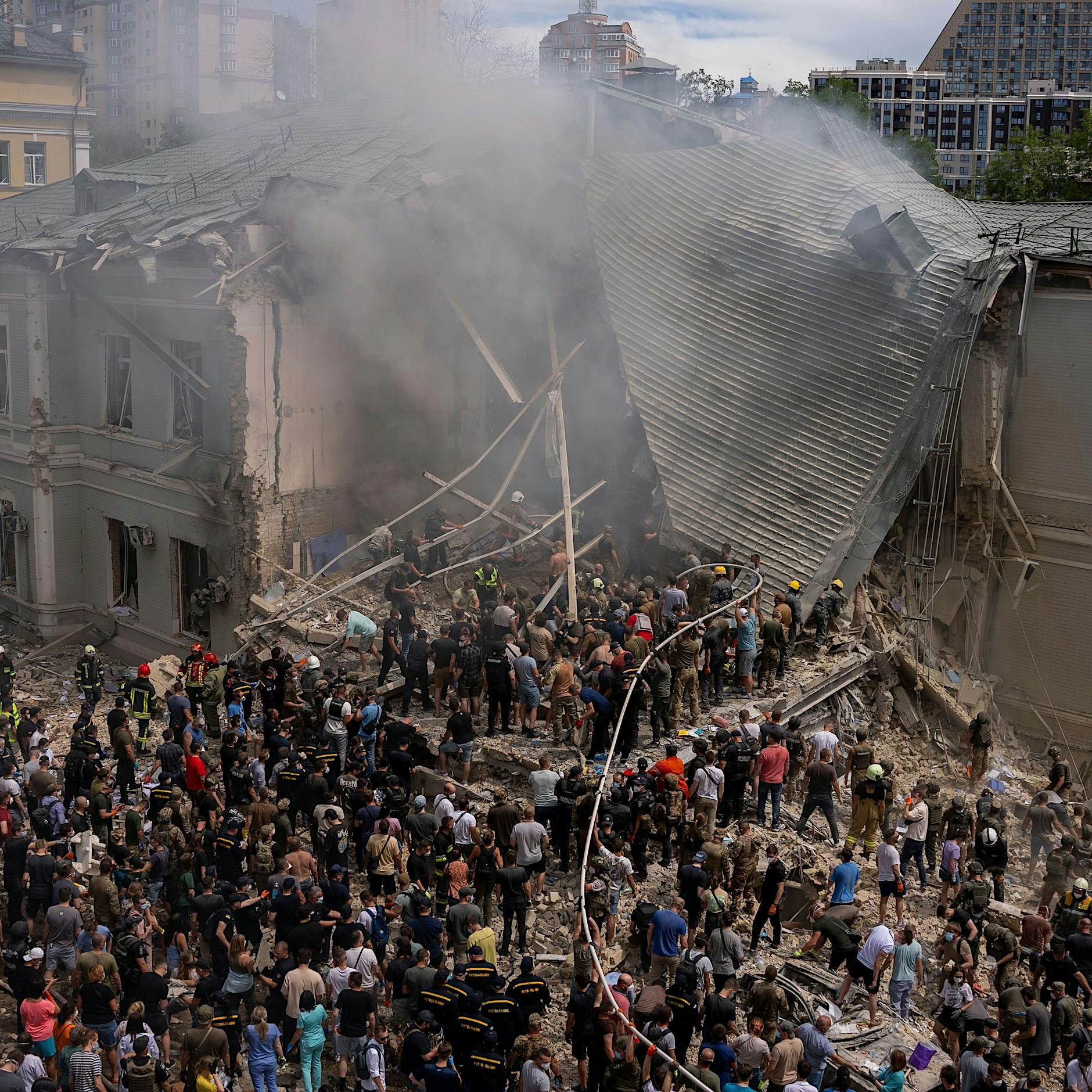 Ukraine: Viele Tote bei russischen Angriffen, Okhmatdyt-Kinderklinik in Kiew getroffen