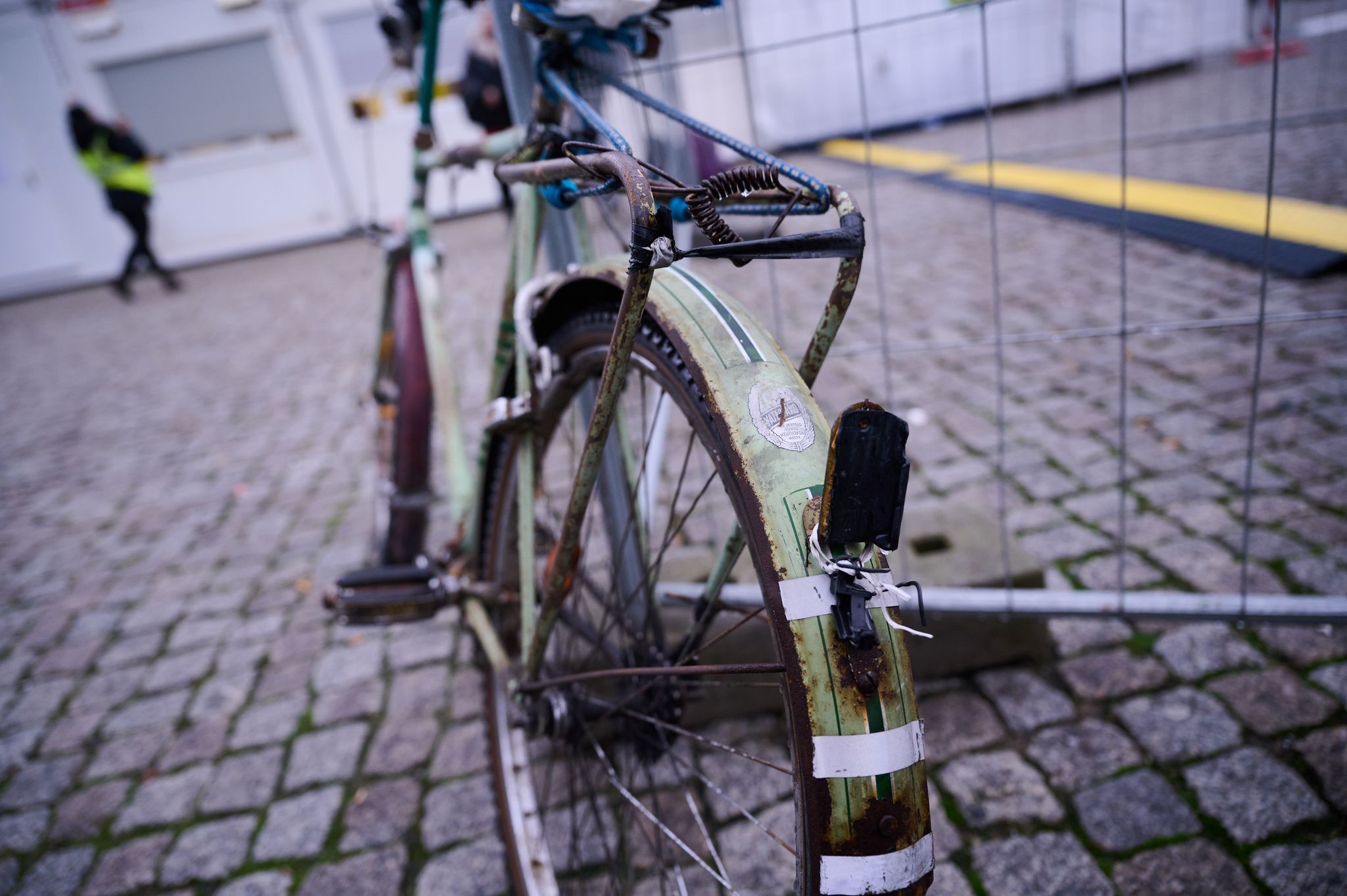 Berliner Fahrradchaos: Verlassene Drahtesel erobern die Hauptstadt!