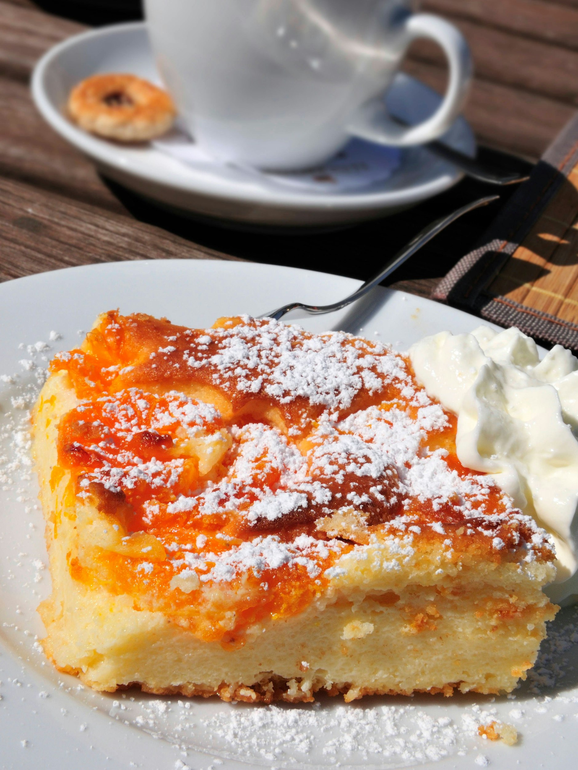 Richtig lecker - und so einfach! Quarkkuchen mit Mandarinen ist ein echter Klassiker - und mit unserem Rezept machen Sie die Nascherei ganz leicht selbst.
