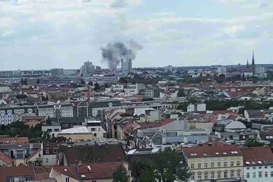 In Wedding brannte am Montag eine Gartenlaube.