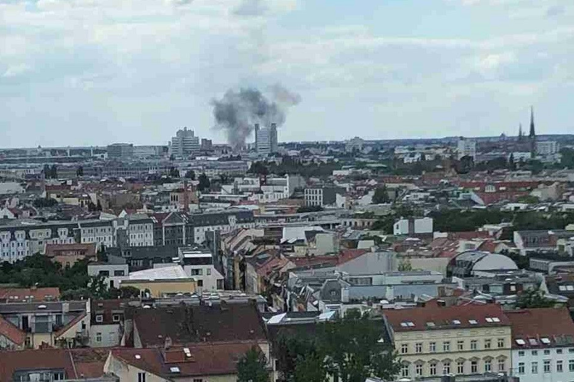 In Wedding brannte am Montag eine Gartenlaube.