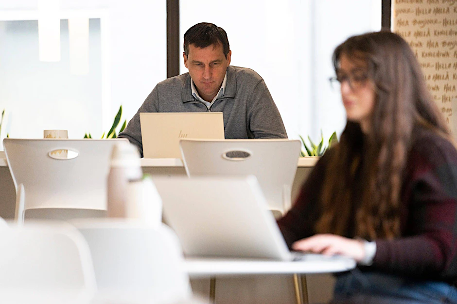 Im neuen Co-Working-Space im Werner-von-Siemens-Centre (WvSC) in Berlin-Spandau können Menschen gemeinsam forschen und sich vernetzen.