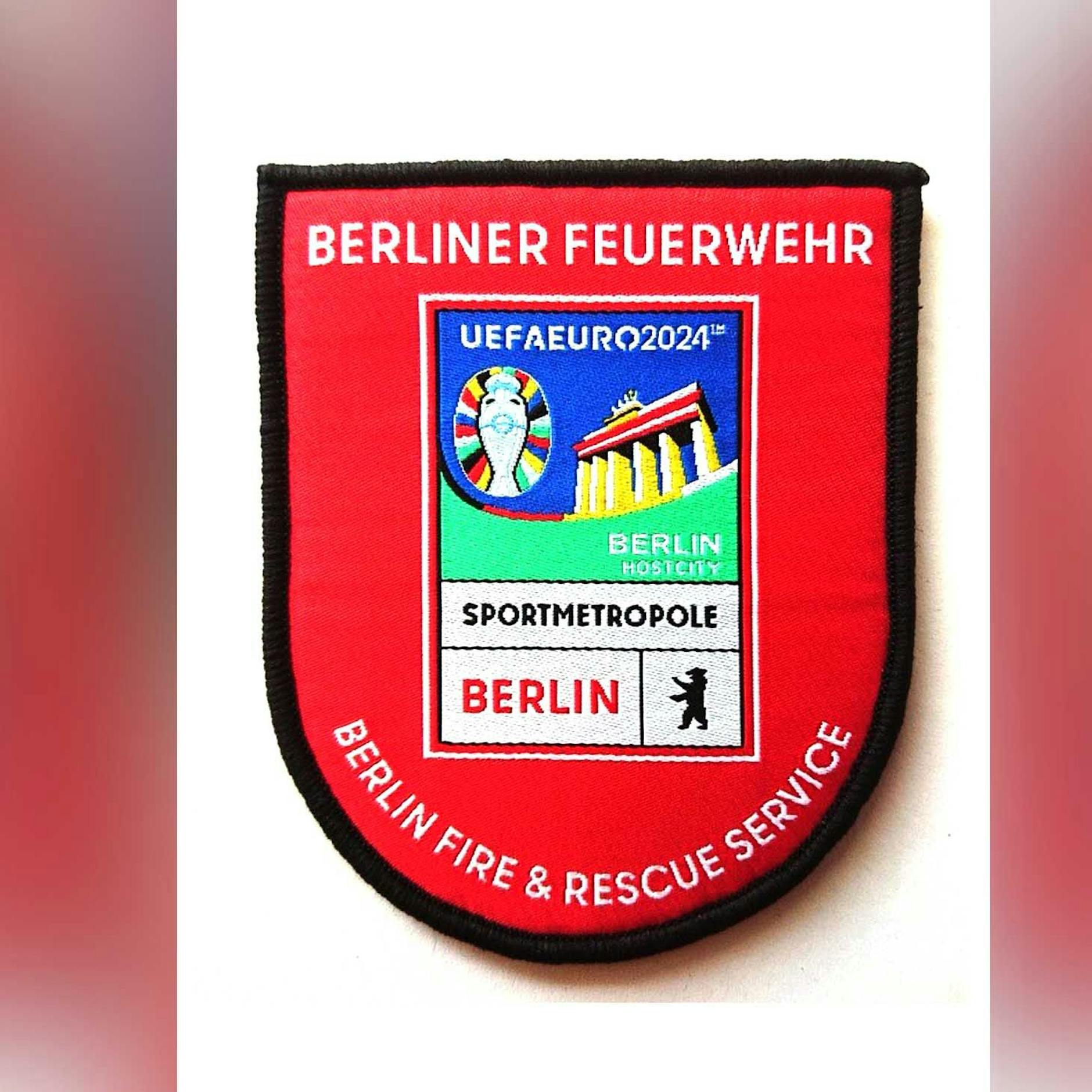 Image - Berliner Feuerwehrleute verkaufen EM-Patches auf Ebay für hohe Preise – dürfen die das?