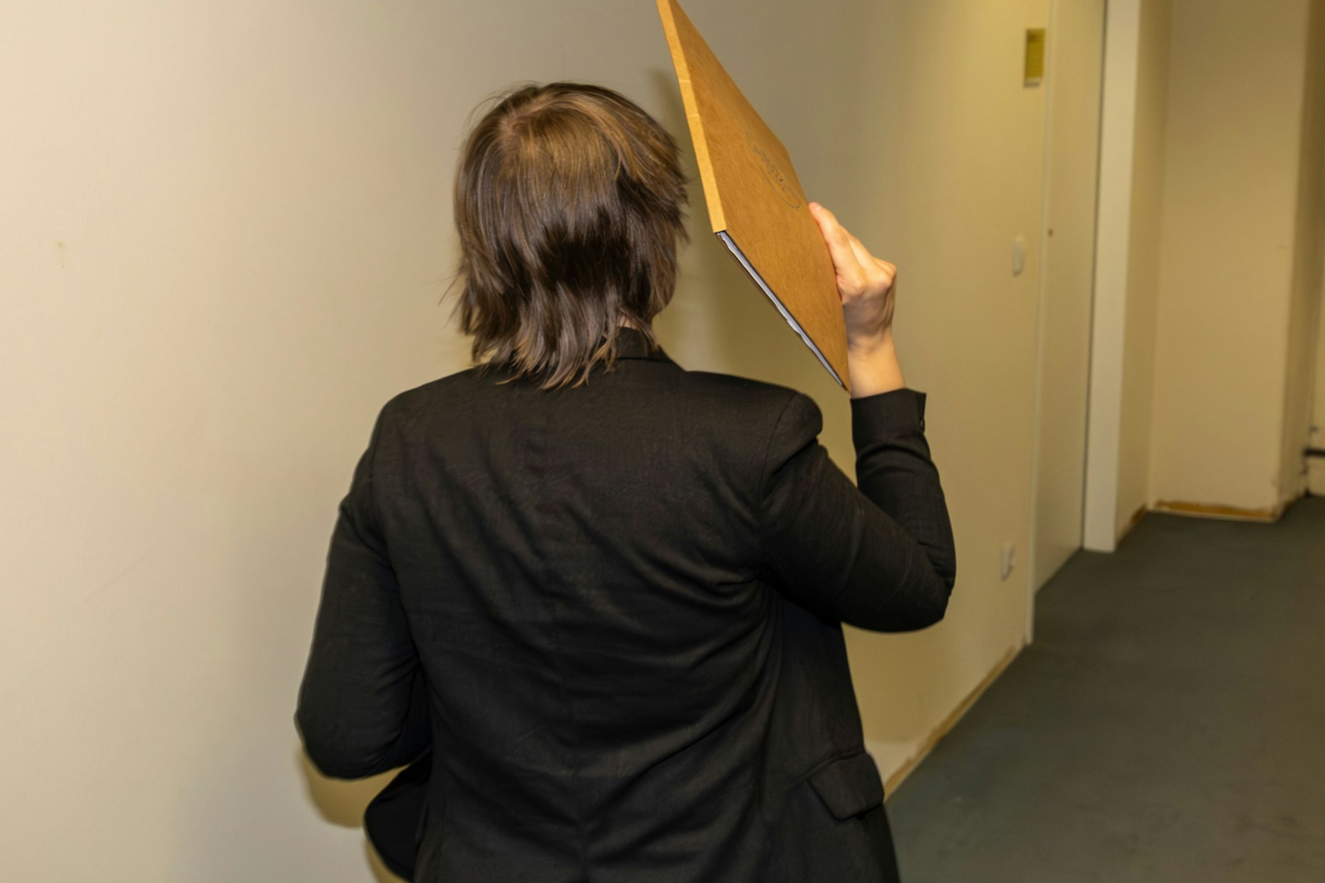 Der Angeklagten Annika B. (35) wurde vorgeworfen, in drei Fällen einen Kollegen rassistisch und in volksverhetzender Weise beleidigt zu haben.