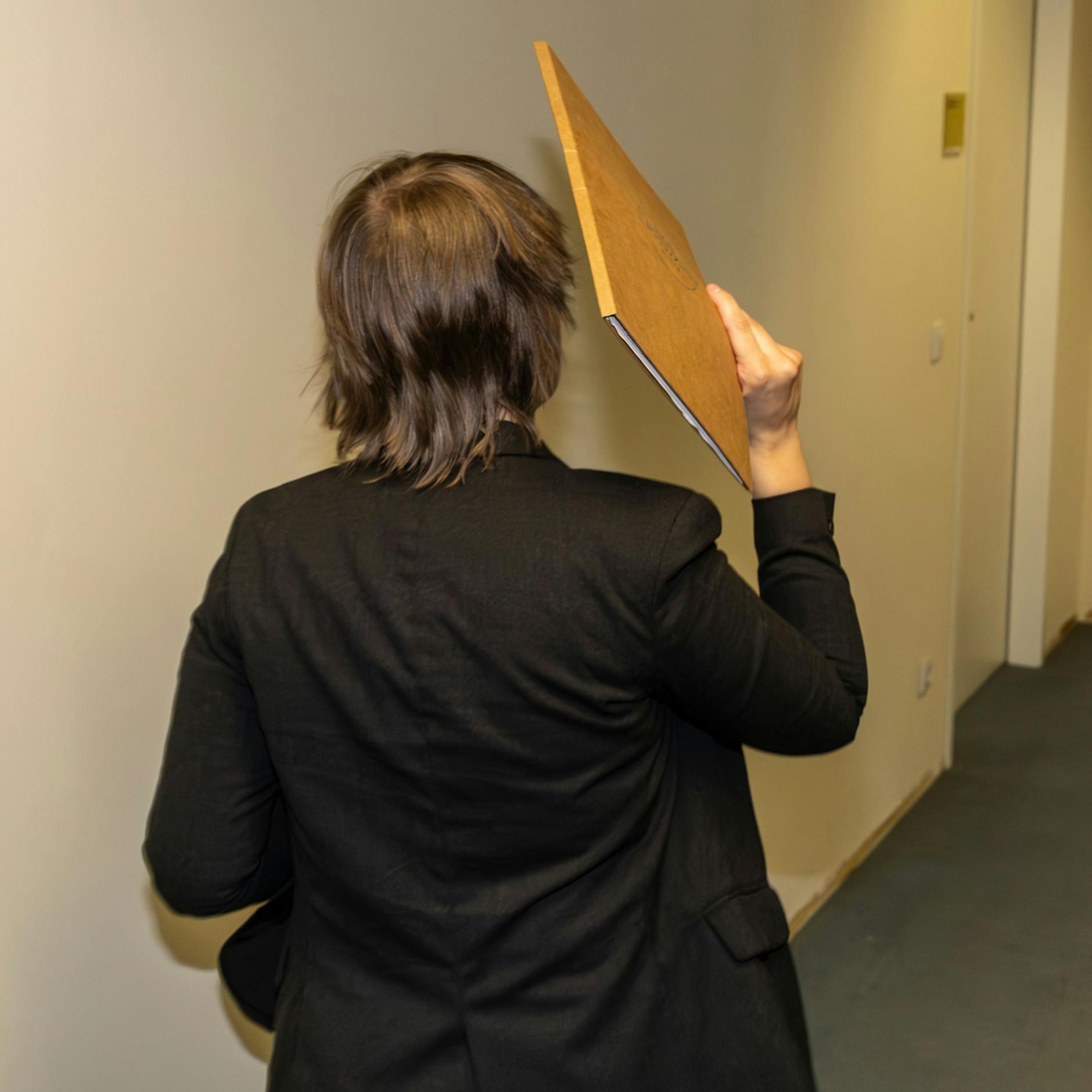 Sie machte Affengesten: Angehende Polizistin wegen Volksverhetzung verurteilt