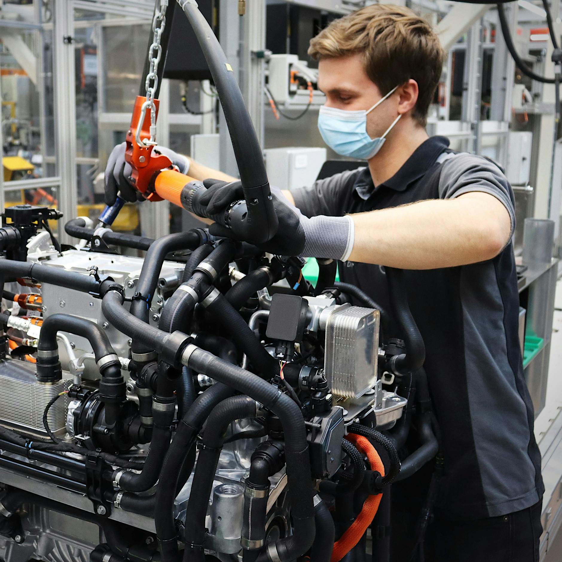 Mercedes macht Elektro-Rückzieher, Mitarbeiter in Berlin-Marienfelde besorgt