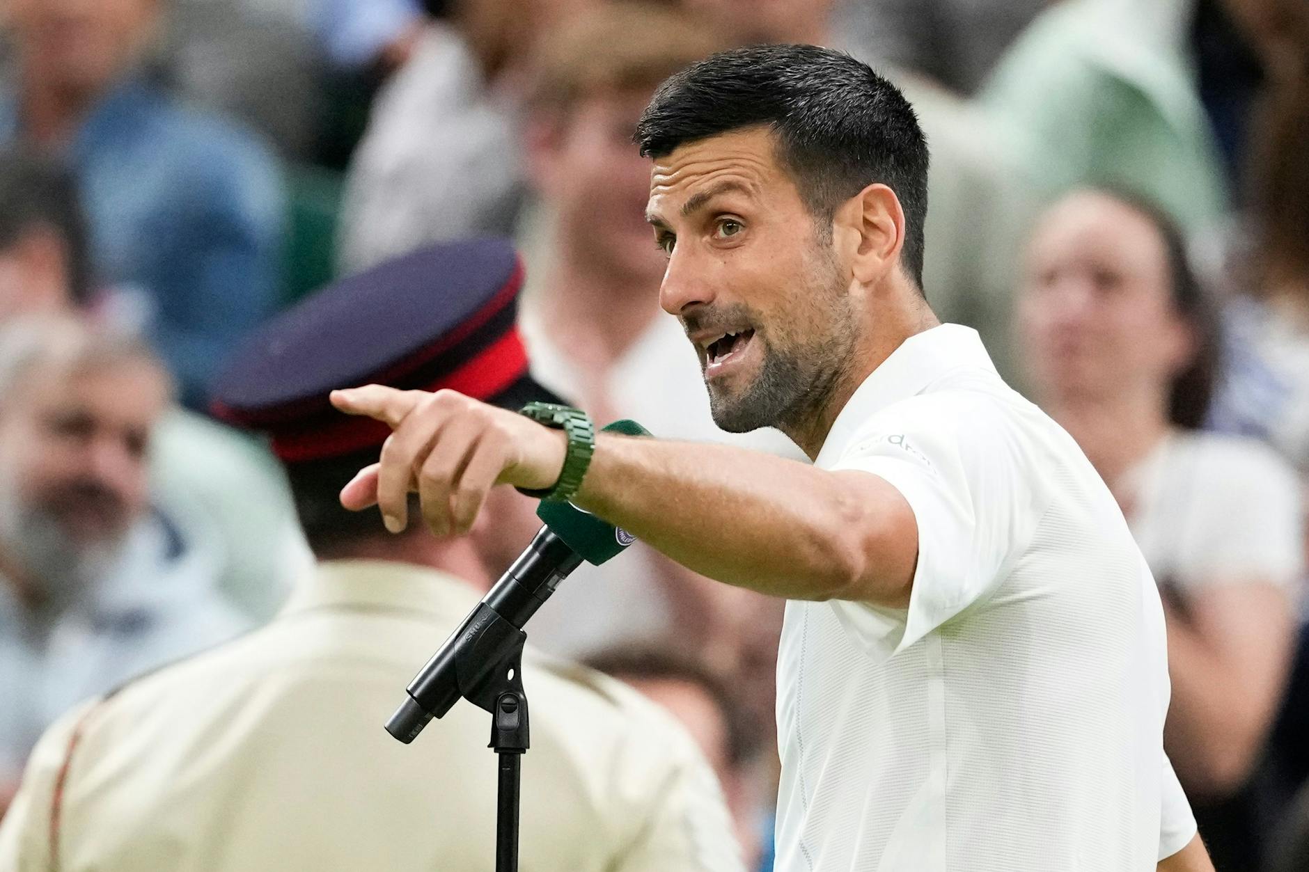 Novak Djokovic kritisiert nach seinem Sieg gegen Holger Rune dessen Fans. 