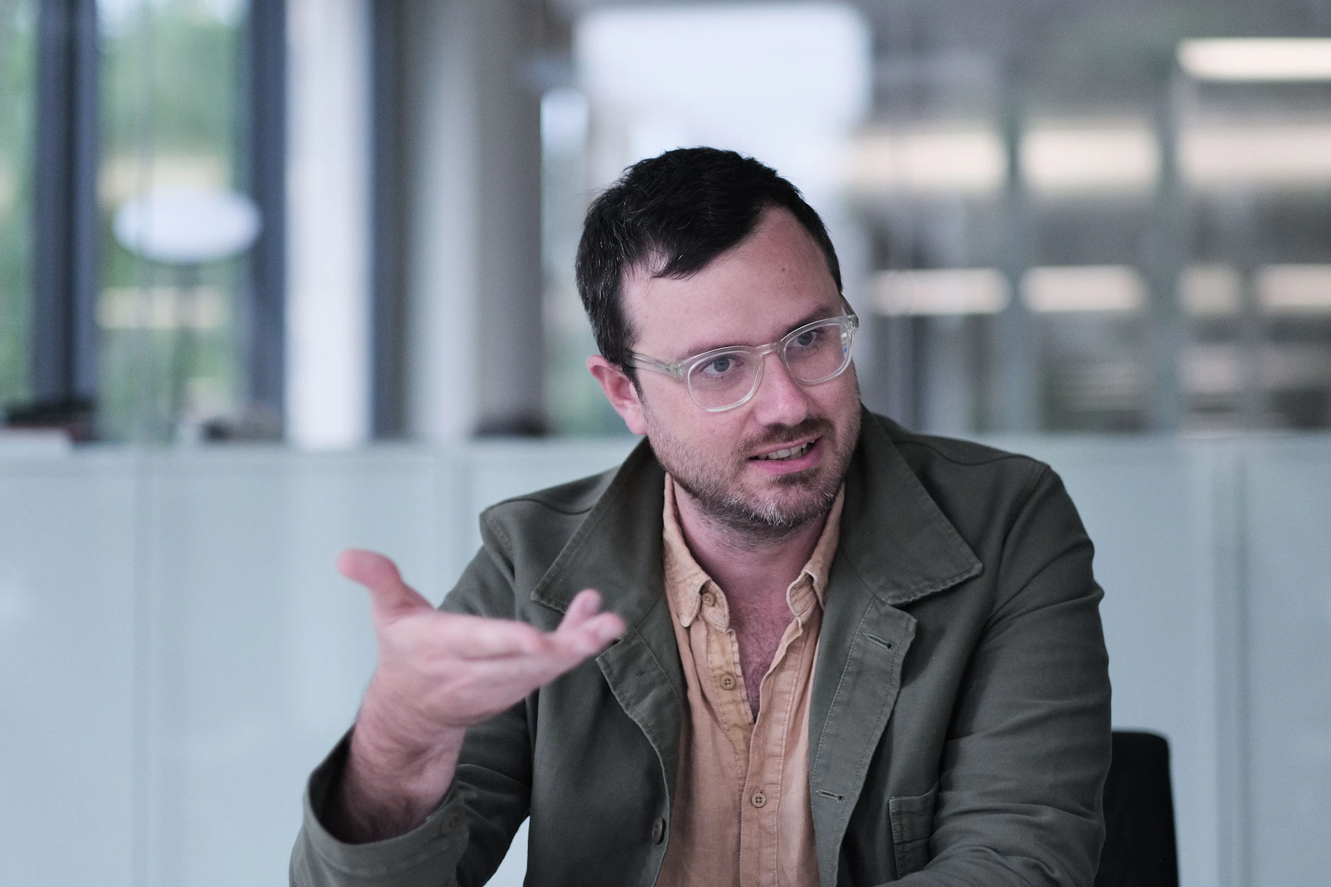 Julian Assanges Halbbruder Gabriel und sein Vater, John Shipton, besuchten im Juni 2022 den Berliner Verlag.