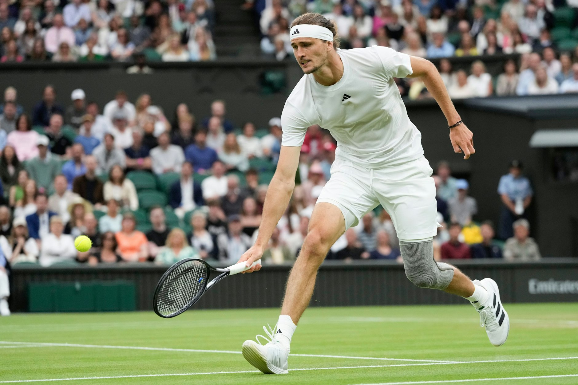 Alexander Zverev spielte in Wimbledon mit einer Kniebandage.