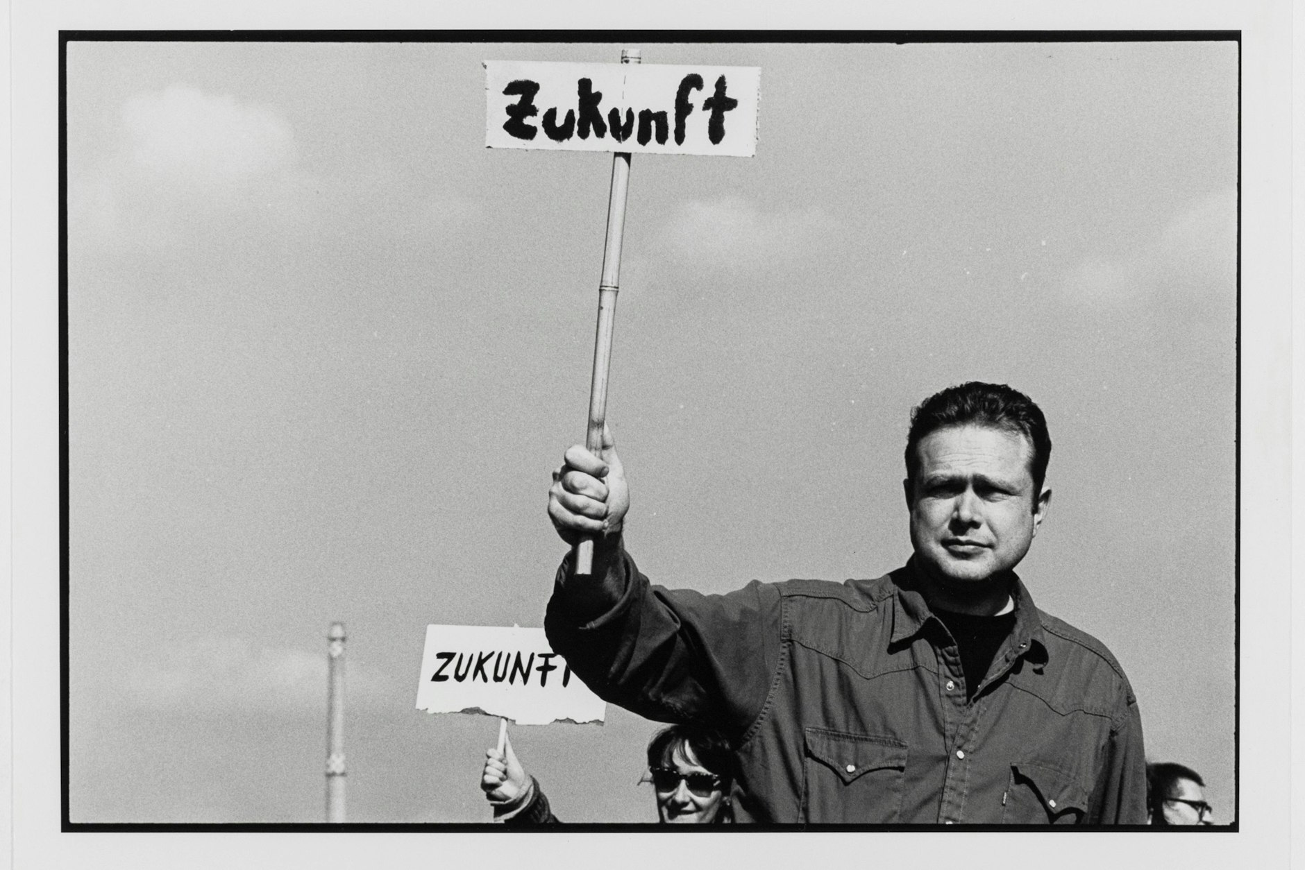 Christoph Tannert, 1991 ganz frisch am Künstlerhaus Bethanien tätig, führte damals die Aktion „Kinder demonstrieren für die Zukunft“ des einstigen Stipendiaten Carsten Höller an.