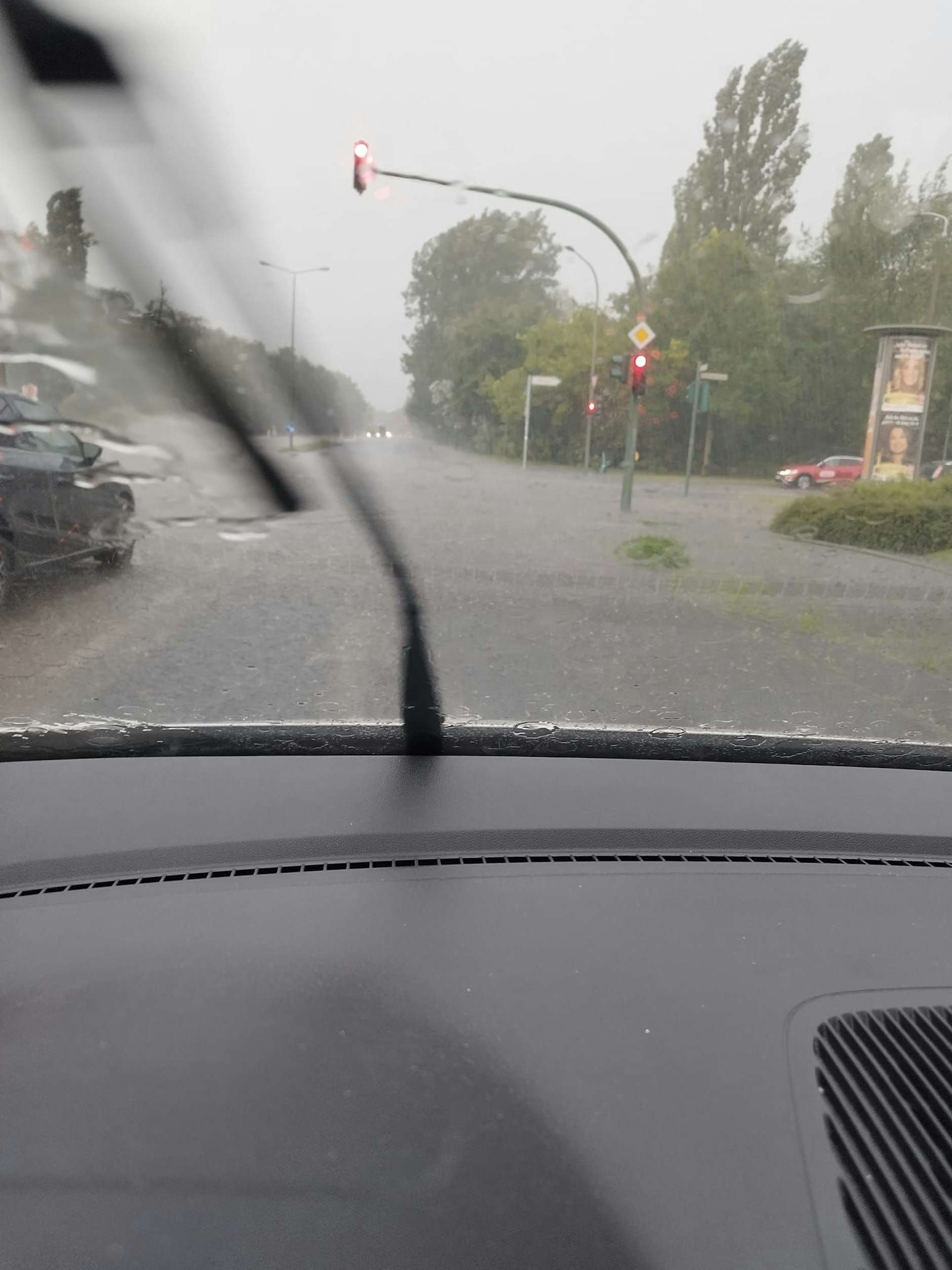 "In Potsdam war Land unter" schreibt KURIER-Leserin Sonja Westermann.