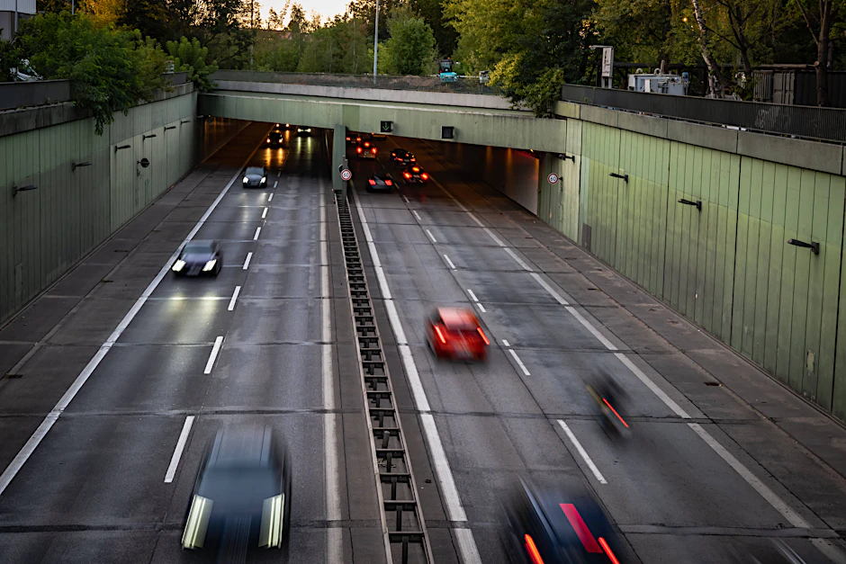 A111 in Tegel: Unbekannte werfen Steine auf die Autobahn