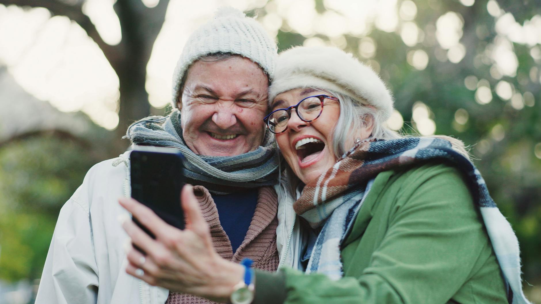 Social-Media-Sucht ist inzwischen etwas, das alle Generationen erfasst hat.