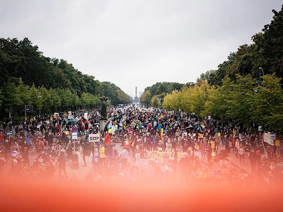 Szene bei der Demonstration von Fridays for Future in Berlin im Jahr 2020.
            