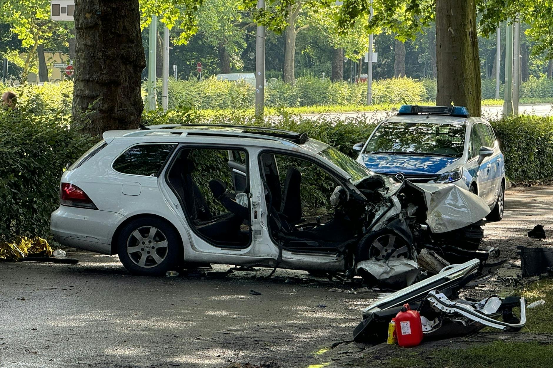 Fünf Menschen wurden bei dem Unfall auf der Heerstraße verletzt.