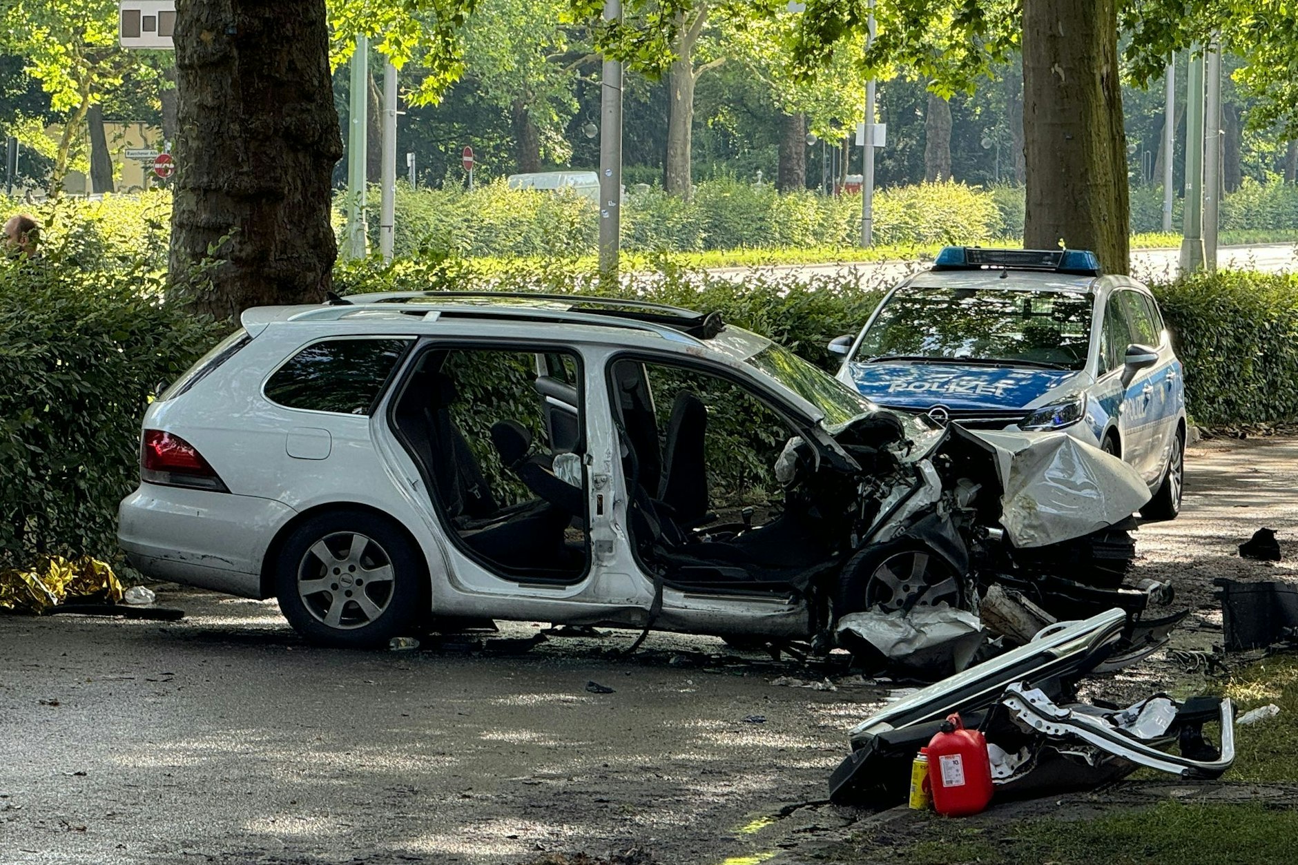 Fünf Menschen wurden bei dem Unfall auf der Heerstraße verletzt.