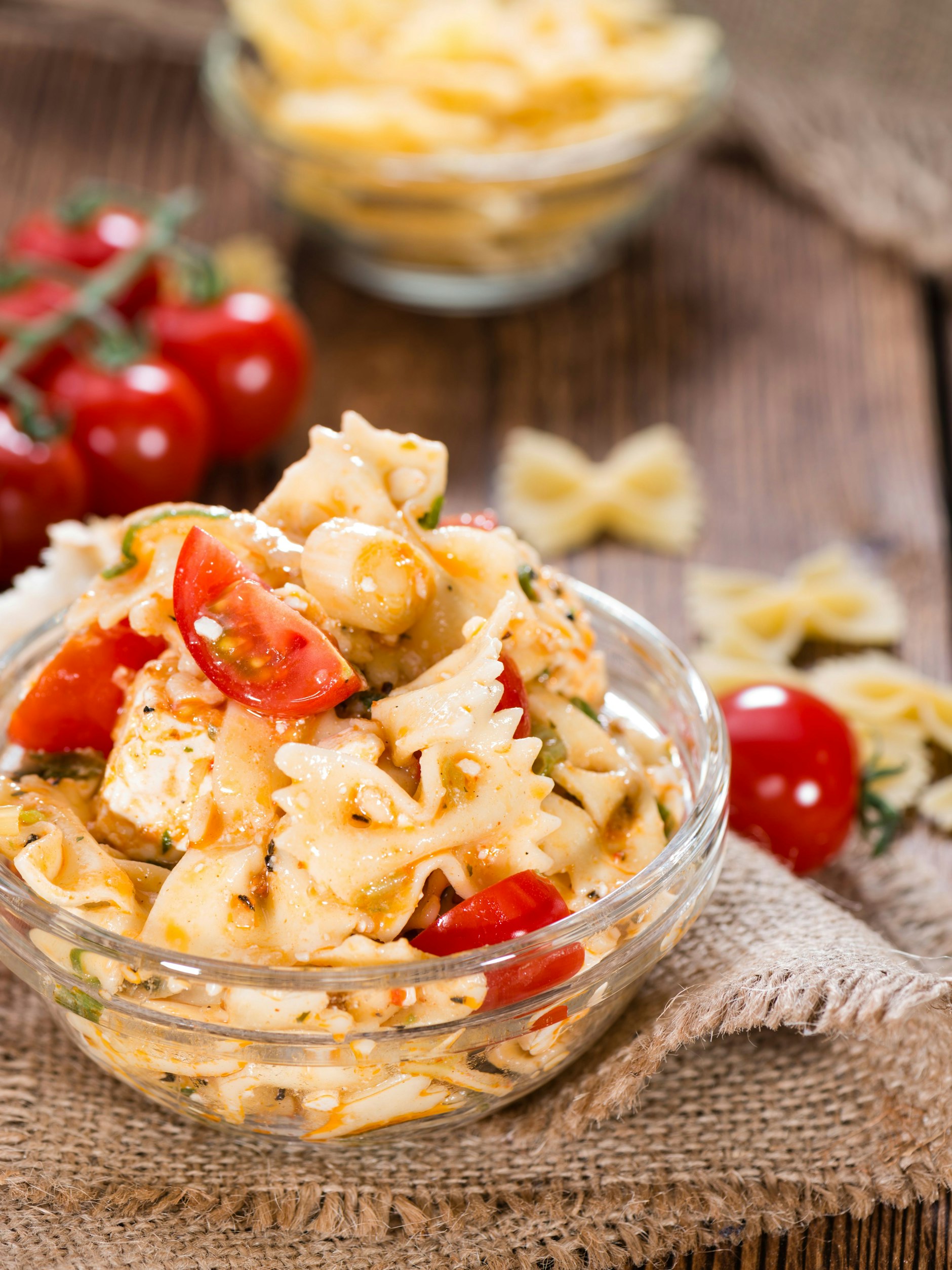 Der mediterrane Salat ist so lecker - und ganz schnell gemacht. 