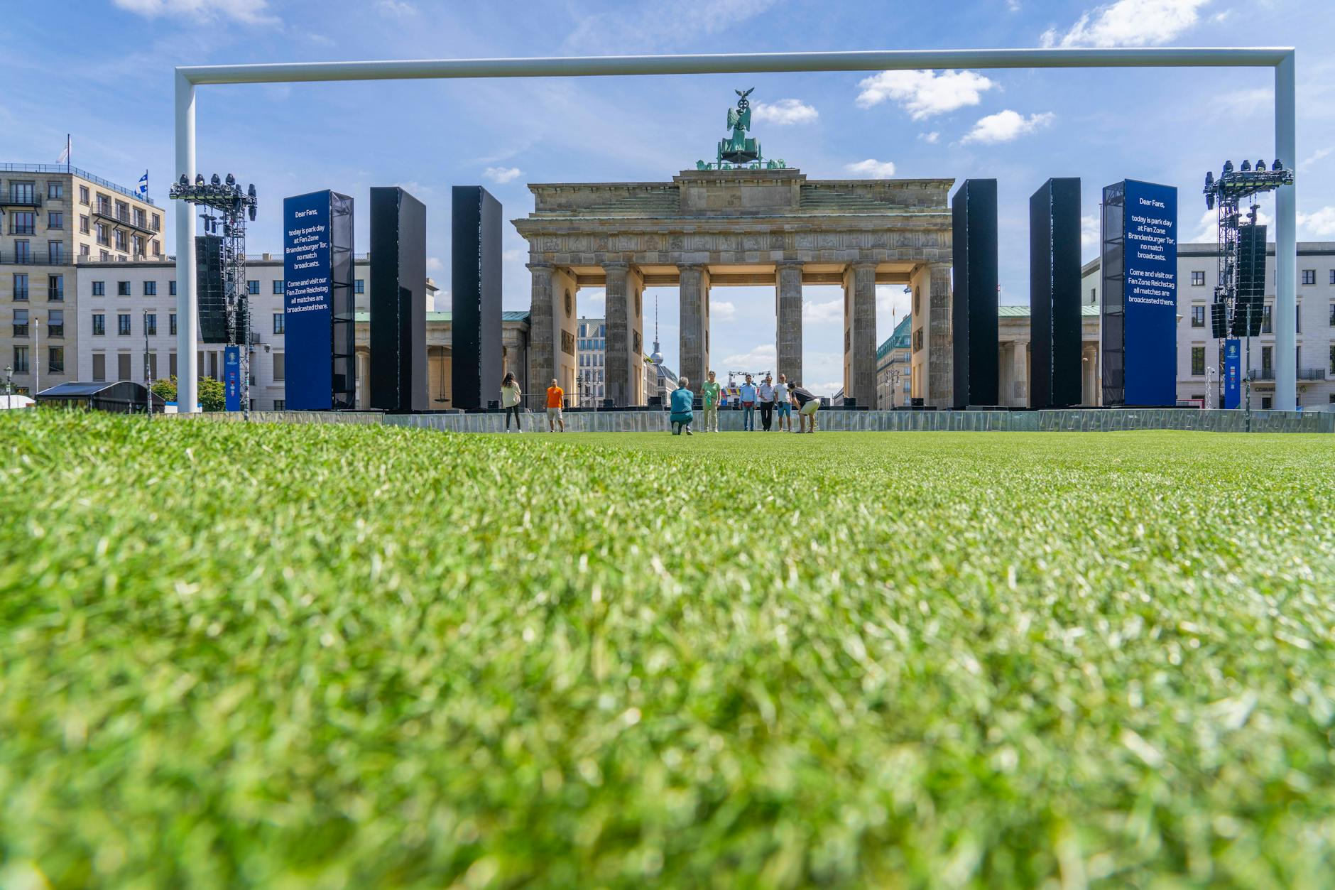 Eigentlich sollte das Tor verschrottet werden, nun steht es zum Verkauf. 