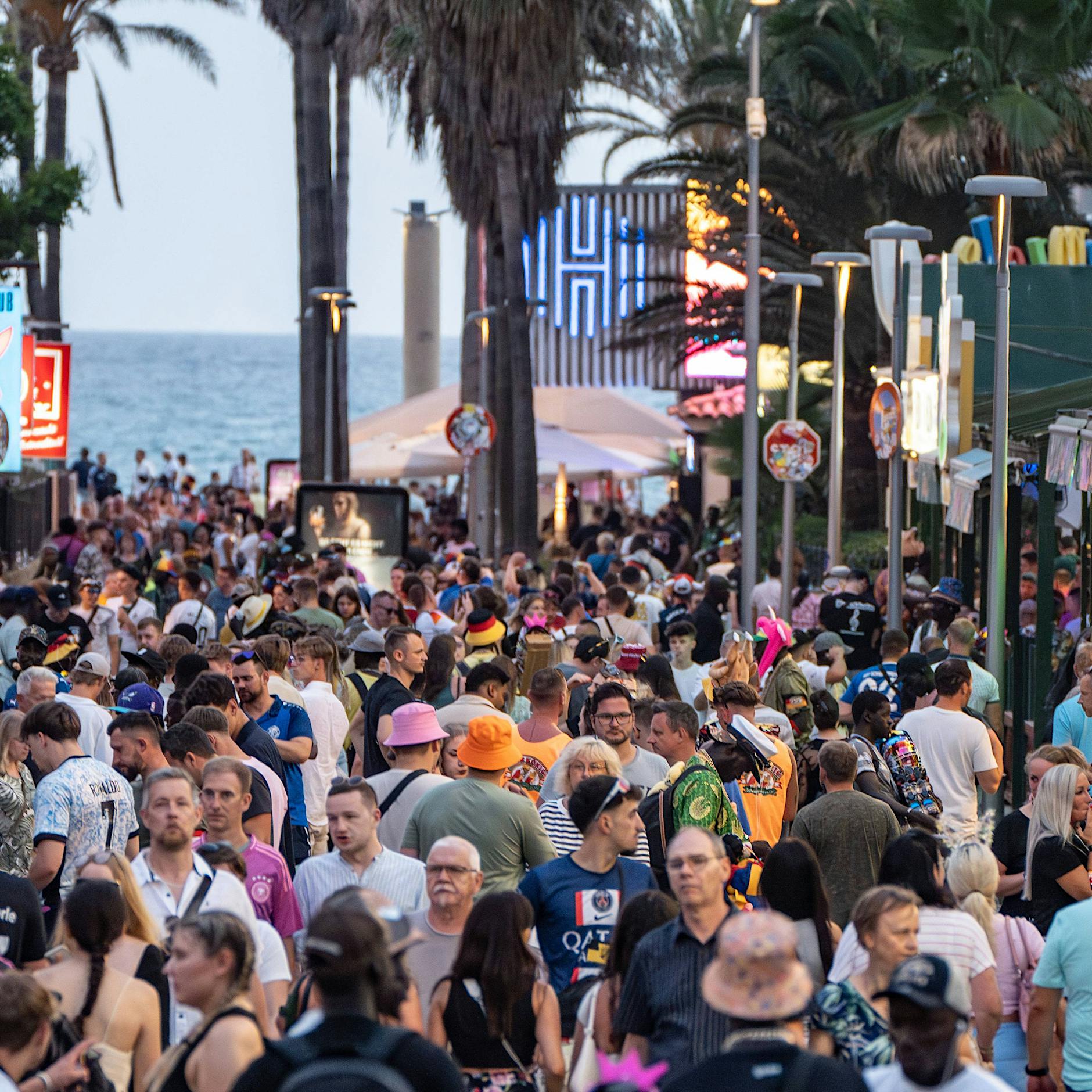 Mallorca von Deutschen gekapert: Französische Zeitung Le Figaro warnt vor Orten